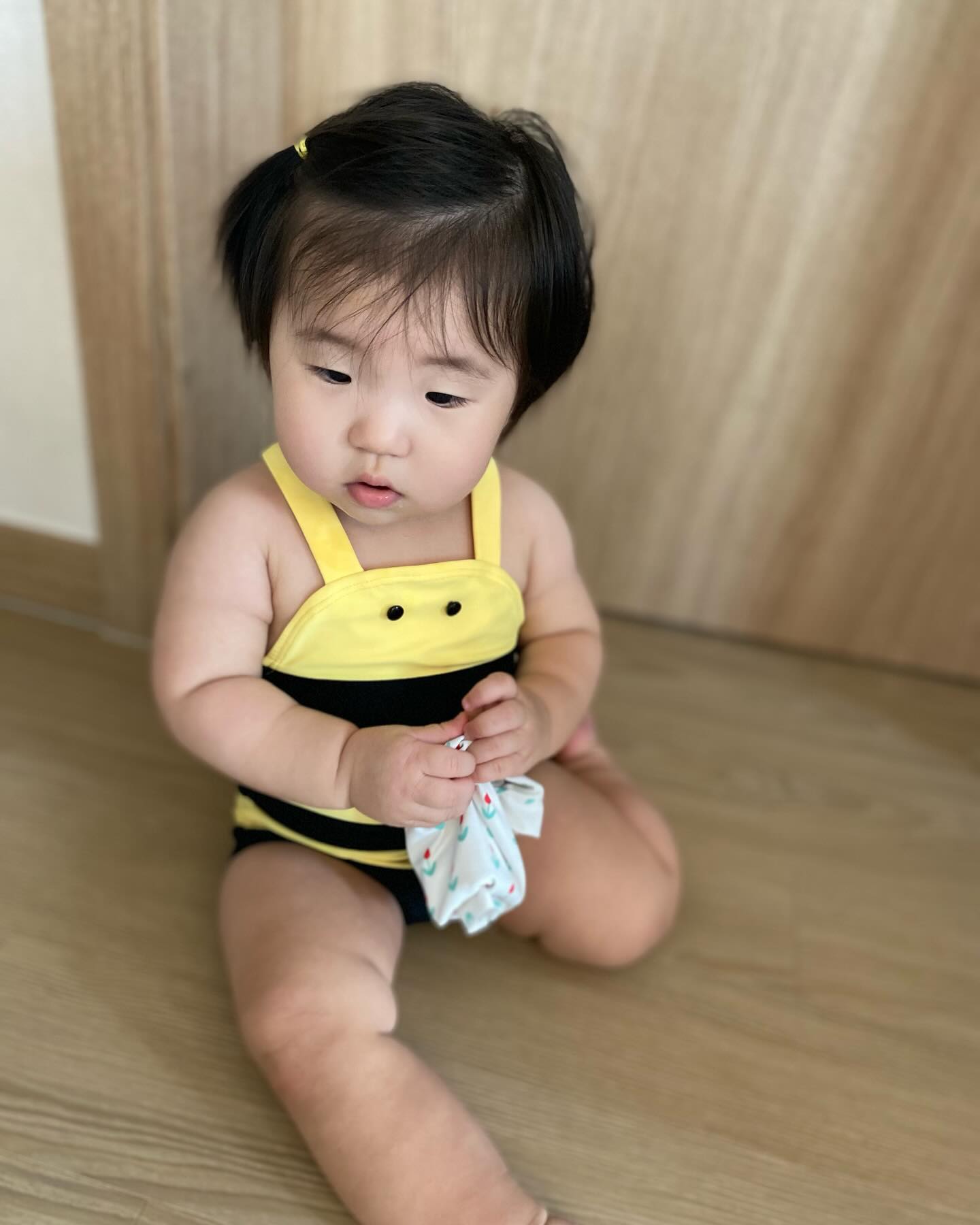 할머니랑 이모랑 삼촌이랑 제주여행. 
꿀벌 콩이.
졸려서 멍하니 물에 둥둥.. 떠다니다 낮잠 쿨쿨.