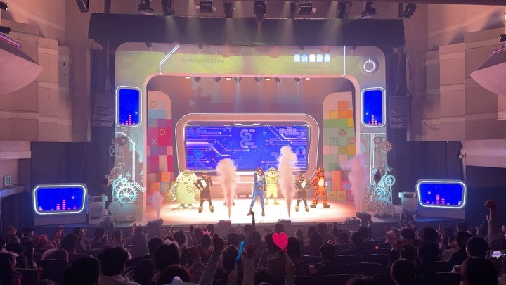 .
이벤져스 라이브 커튼콜 모음⚡️
지방투어부터 추가된 LED카드✨
극의 구성과 캐릭터별 색깔, 노래에 맞게 원격조정으로 빛나는데
애기들보다 같이 보는 엄마아빠랑 내가 더 신기했다고👀
번개맨 발차기 할때 호응해주는 부모님들 너무 기여우심ㅋㅋ쏘큣트..🌸

#이벤져스 #이벤져스라이브 #음악감독 #작곡가 #편곡가