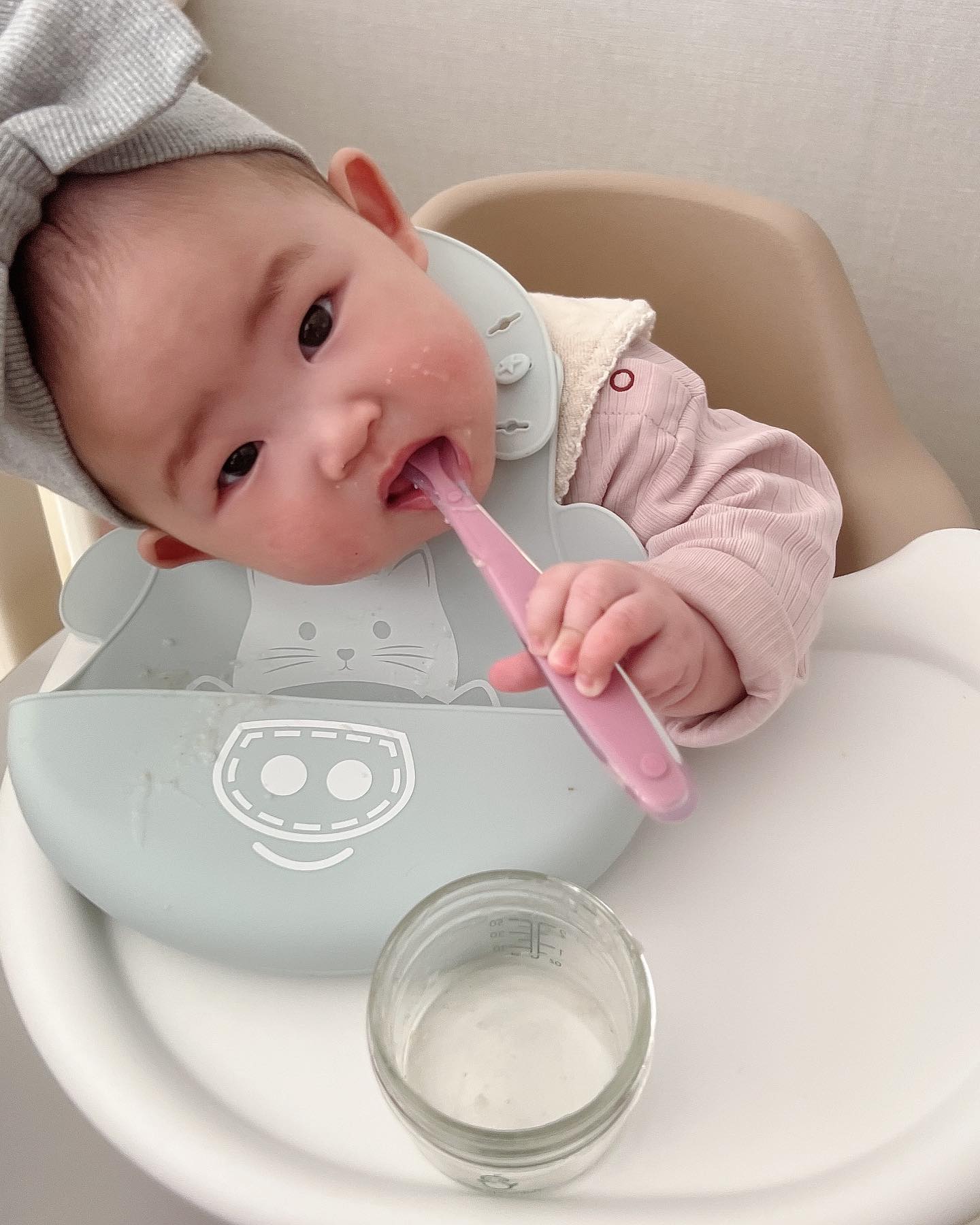 ෆ 

이유식을 어찌나 잘 먹는지
엄마 큐브공장 돌리게 만드는 우리 제은이
시간이 어찌나 빨리 가는지..
둘째는 진짜 혼자 크는거 같네🫶🏻

#흑토끼띠아기 
#6개월아기 
#초기이유식