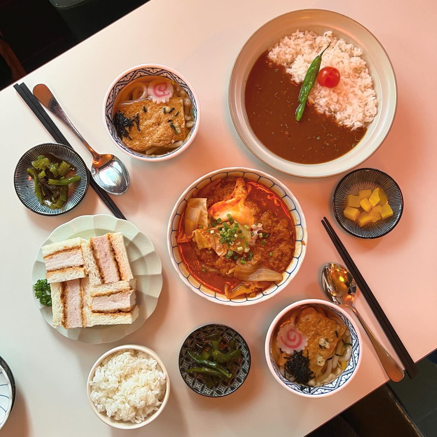 ✈️🧳🍴
_
#협찬 (처음엔 내돈내산, 두 번째에는 #식사권제공)
둘 다 넘나 만족스러웠던 #카린지린가네스낵바 
3번째에는 더구 델꼬가서 또 먹어야겠다♥*+•.
…………………………………………………………………………
📍 카린지린가네스낵바 뱅뱅사거리점
🍴 김치카츠나베, 카츠샌드, 토마토카레, 소스카츠동
⏰ 11:30~23:30 (토 ~22:00) *저녁에는 이자카야 운영
…………………………………………………………………………
#양재역맛집 #양재역일식