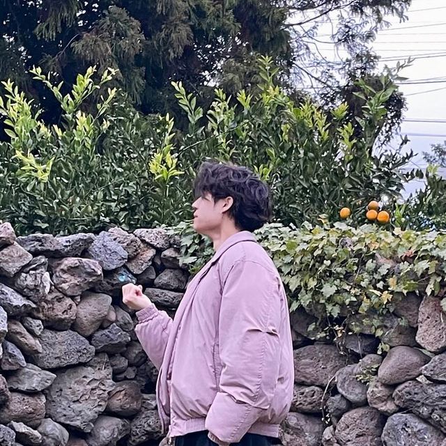 元 on Instagram: "#광고 오버핏 느낌의 따뜻한 숏패딩을 제공받았습니다 :-) 밑단 스트링과 투웨이 지퍼 덕분에 더욱 다양한 스타일이 연출 가능할 것 같아요! 제가 핑크 색상의 옷이 한 벌도 없