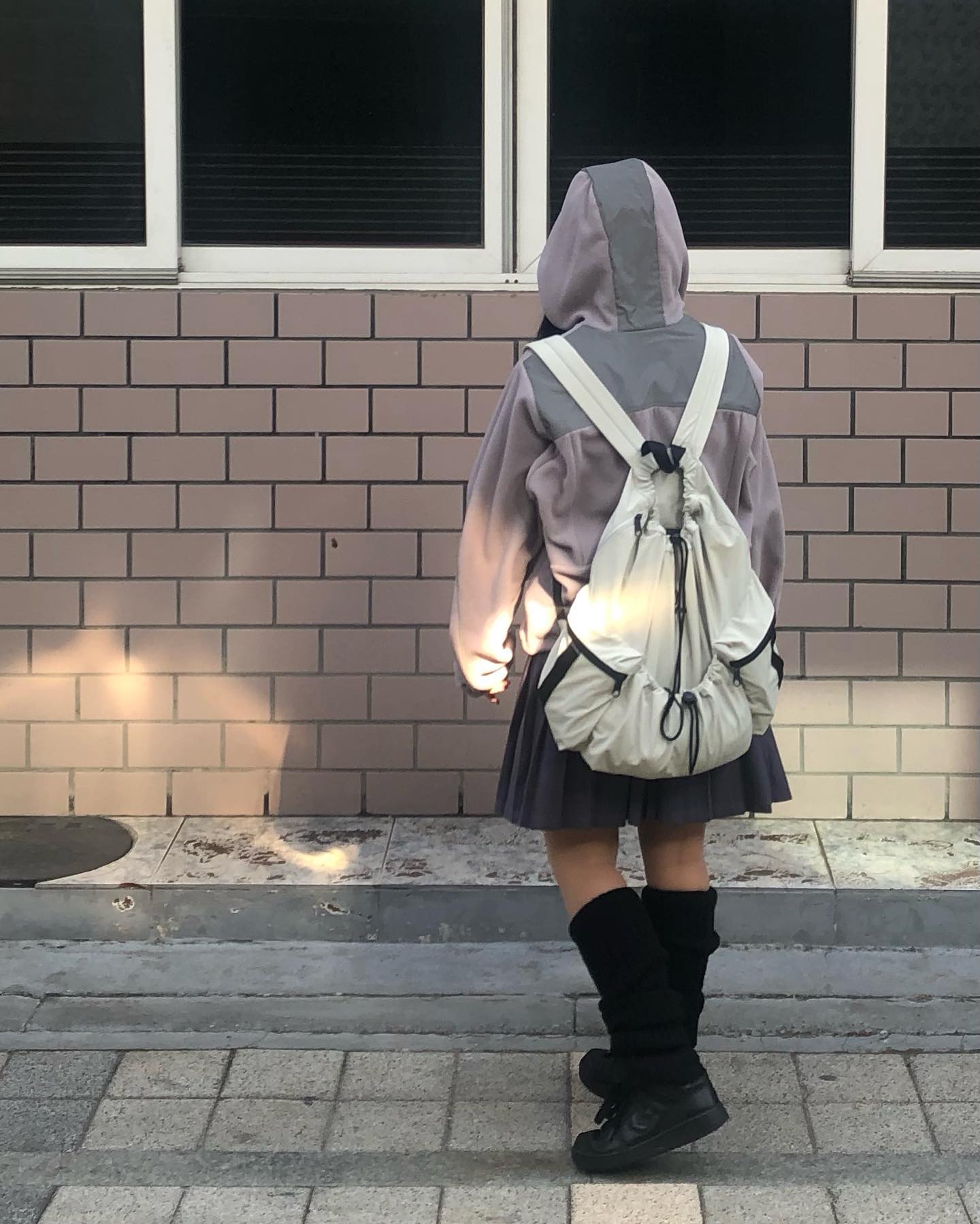 날씨가 좋아져서 기분 좋은 사람💭

요 착장 릴스 바로 전 게시글에 있어요!
실제핏이 궁금하다면 바로 보러가기💓

#고프코어룩#캐주얼룩#빈티지룩코디#레그워머