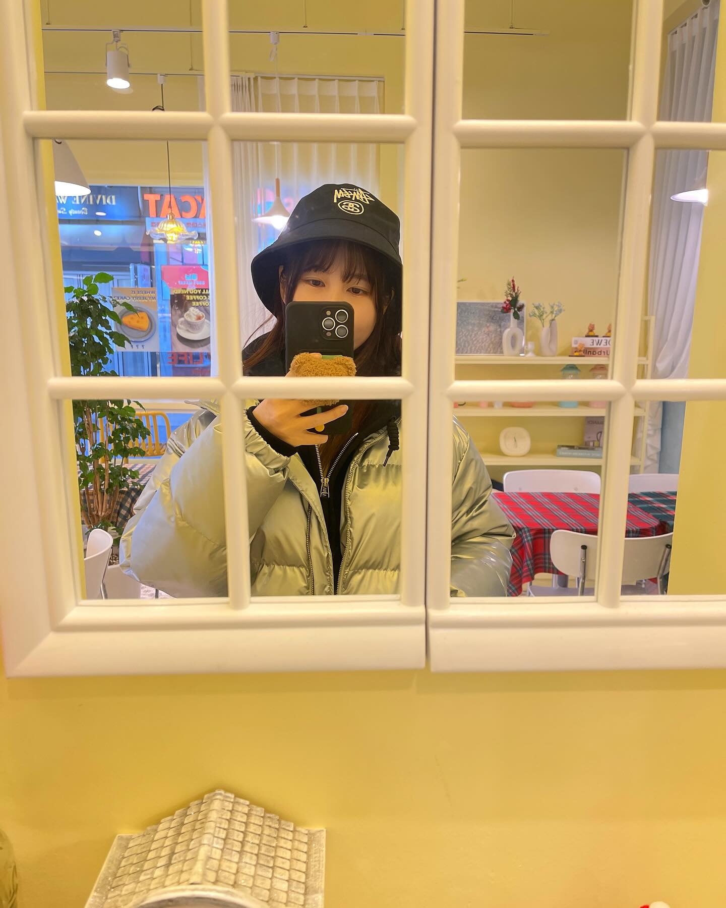 🐥해브어나이스데이지
📍경기 부천시 신흥로 190-1 위브더스테이트 상가 2동

우연찮게
매우 귀여운 카페 발견 🐥

착장은 태그 했습니다 😍