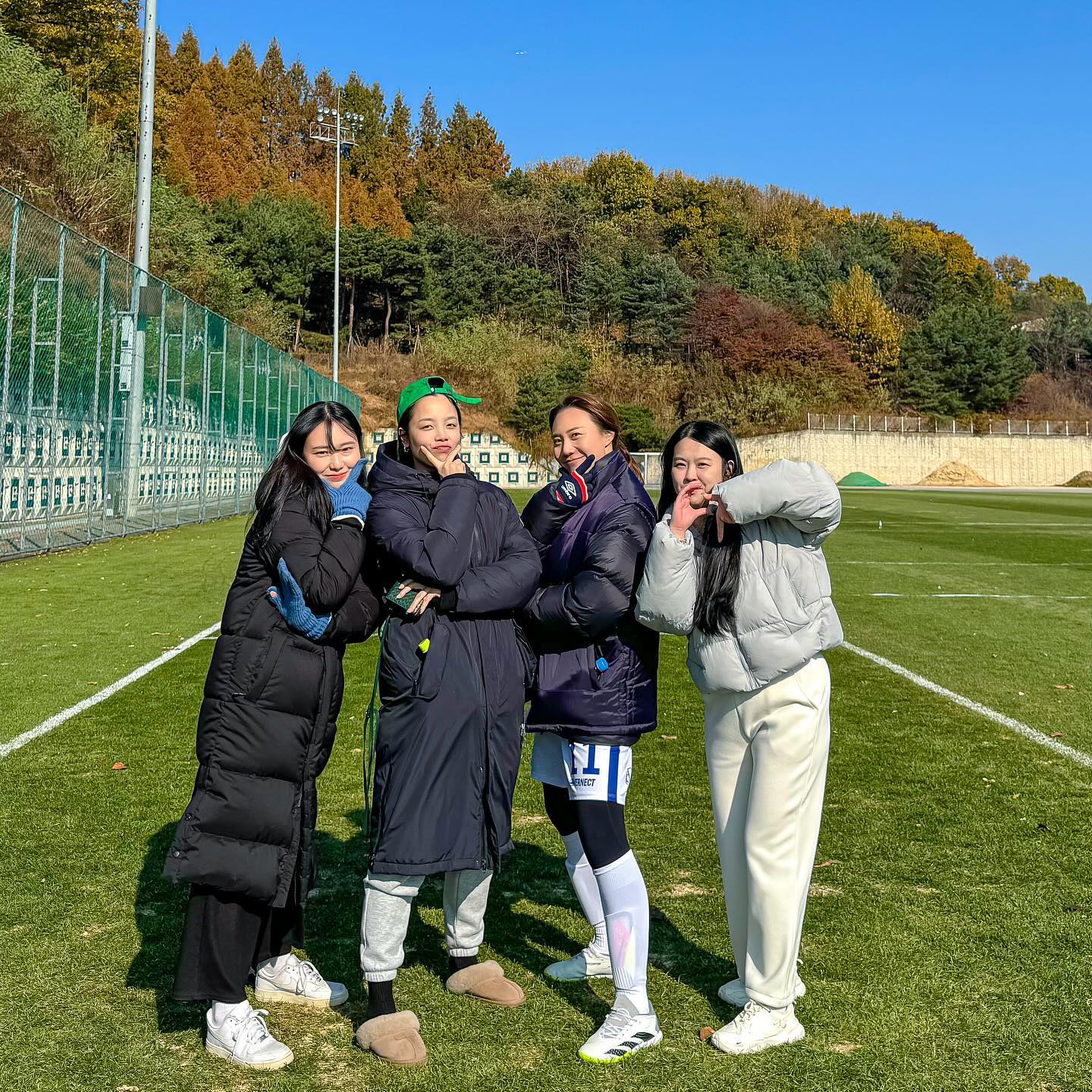#⚽️
인천도 아닌 수원 대회였는데
새벽5시까지 술마시다가
술에 취해 잠에 취해
아침부터 끝날때까지 응원해준
나의 보성,연경,헤인 폭풍감동
#골마담fc #사랑입니다 💜💜💜
#의리의리 #골마담 #쵝오 

❗️골마담 팀원 모집중❗️

응원도 사진도 너희의 마음도 
오래오래 간직할게 #고마워

bobo_.s 
hyennni_s2 
yk_lee2 
goalmd_fc