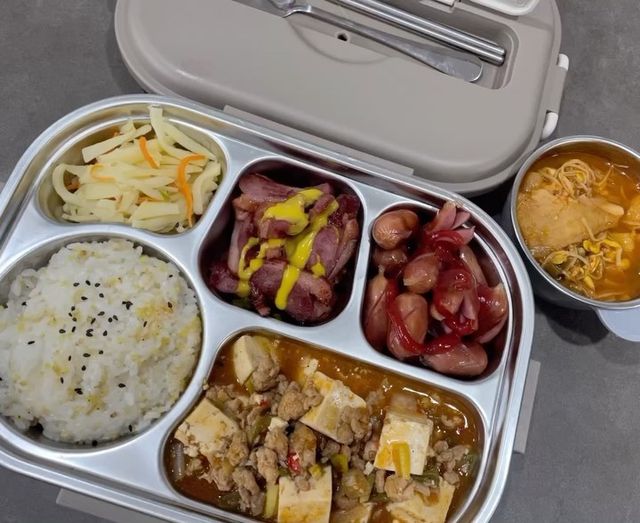 🍚유다쀼의 밥상🍚 on Instagram: "#광고 🍱 🍱 '더누리다 전자레인지 스텐도시락통' 이번에 새 도시락 통을 제공받고 나서 저보다 신랑이 더 반가워했는데요, 저희가 기존에 사용하던 3단 도