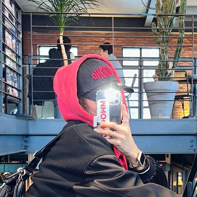 B⃣̆̈A⃣̆̈D⃣̆̈G⃣̆̈I⃣̆̈R⃣̆̈L⃣̆̈1̆̈2̆̈2̆̈9̆̈ on Instagram: "#협찬 • 20231213 • • #뭉 #피어싱볼캡 체험단이벤트에 당첨되어 먼저 써보았습니당😆😆😆 • 블랙&레드🔥🔥 깊이