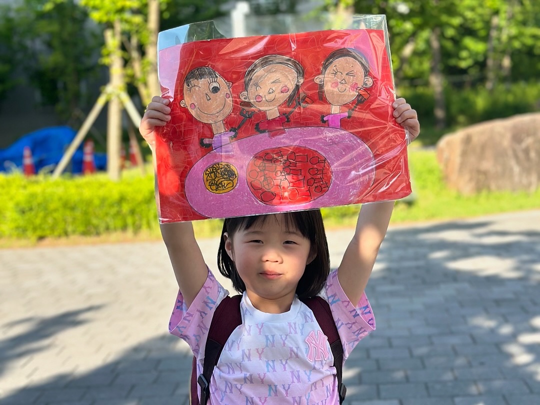 🎨
#자연스럽게먹자공모전 

공모주제 즐거운 식사시간🤍
아이누리&자연드림 콜라보

서현이는 엄마아빠랑 떡볶이 먹고싶구나
셋이서 밥 먹을때 가장 행복해
라고 말하는 우리 서현이 🩷🩷
엉능 커서 같이 매운거 먹을때도 같이 먹자😋

점점 그림 실력이 좋아지는 우리 딸
미술시간이 즐거운 서현이🤍🤍

#CJ프레시웨이#아이누리#자연스럽기먹자공모전
#아이누리공모전#메르아이미술학원#미술시간즐거워