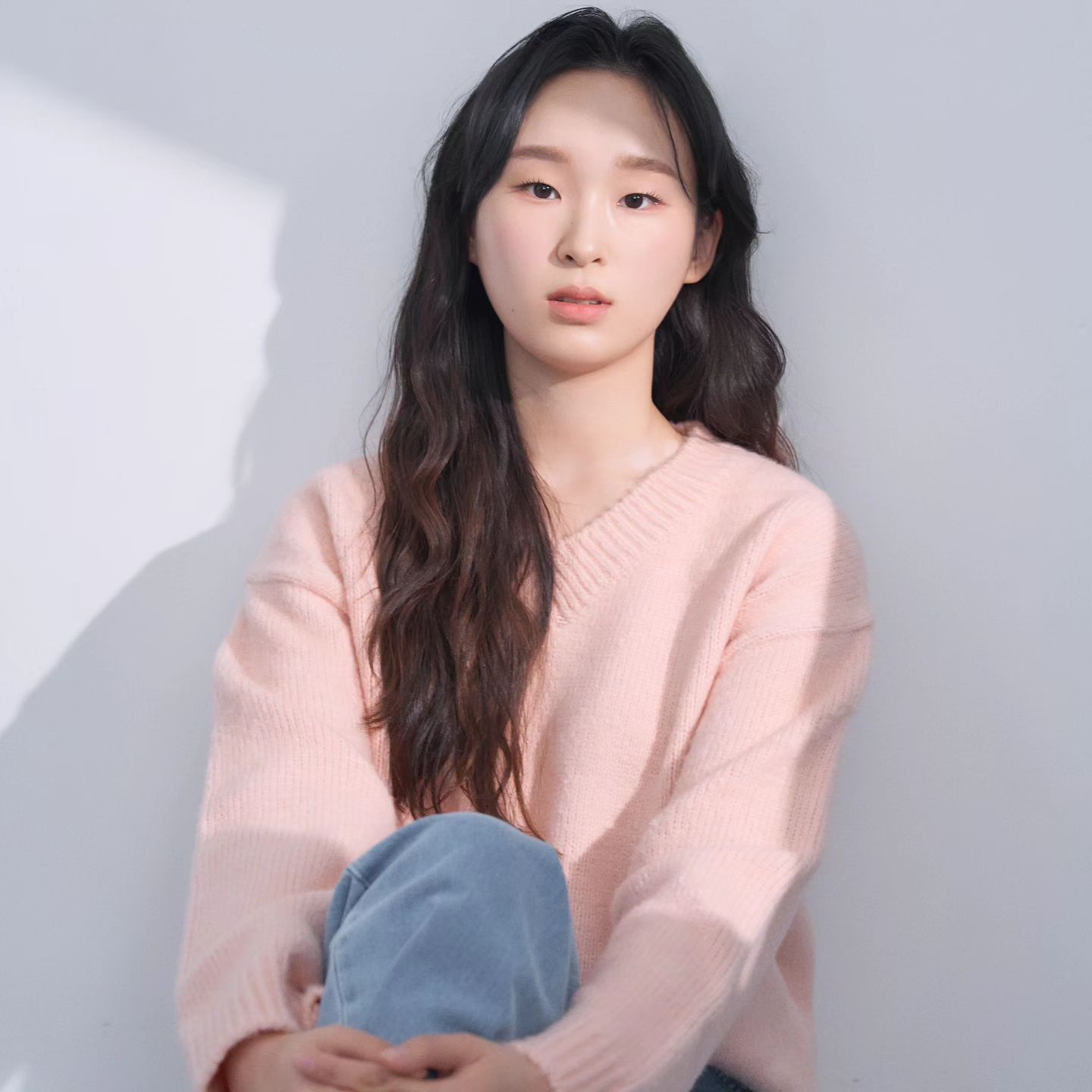 2024의 첫 모습을 담은 #프로필 
.
.
평상시 가지고 있는 분위기와 모습을 담아내보려 촬영을 해보았습니다
새해에는 조금더 부드럽게 성장해가는 모습을 보여드릴께요😉
제 모습을 잘 담아주시려 노력해주신 #키치즘 스튜디오에 감사드립니다

촬영 kitschsm 
모델 b.young513