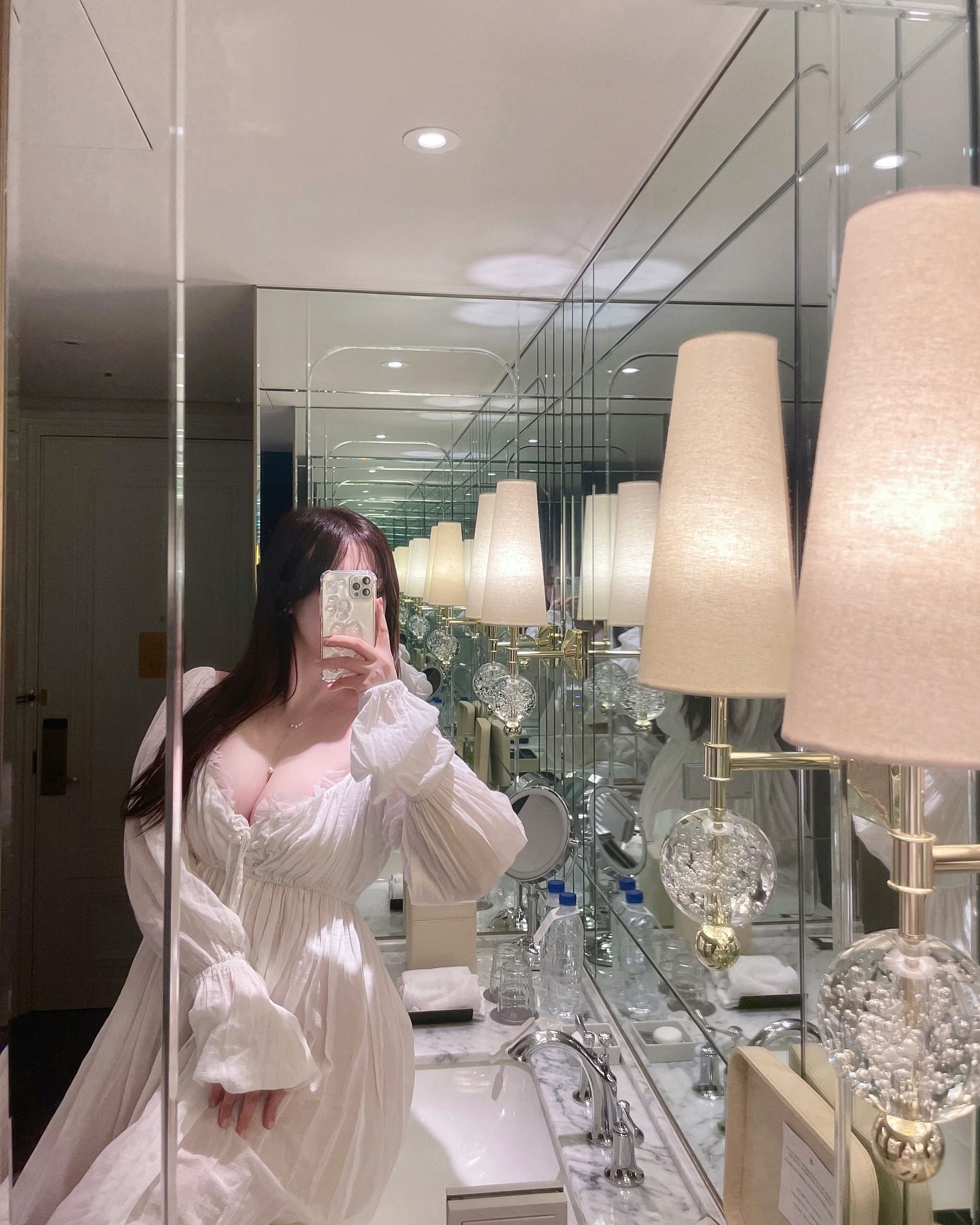 호캉스에도 챙겨 간 제 최애 피톤치드 오일 소개드려요.😆🤍 •협찬

🌱 피톤치드 탈취제 워낙 좋아라해서 
브랜드별로 많이 경험해봤는데
제 원픽은 이거에요 ••!
웅진의 숨앤숲 천연 피톤치드 스프레이 💛

천연 피톤치드 오일(페퍼민트, 라벤더, 유칼립투스)과
정제수를 어떠한 화학 성분 없이 
수용화하여 만든 제품이에요.

섬유탈취제, 실내탈취제로 활용 가능하며
반려견&반려묘 가정에서도 안심하고 쓸 수 있답니다.

무엇보다 향이 완전 제 취향 •• 🥹
천연 탈취제 찾고 계신 분들께 
웅진 숨앤숲 피톤치드 스프레이 추천드려요.

👇🏻 구매 링크

https://smartstore.naver.com/soomnsoop/products/8311025979

#피톤치드스프레이탈취제 #섬유탈취제 #실내탈취제 #피톤치드 #탈취제 #집꾸미기 #홈테리어