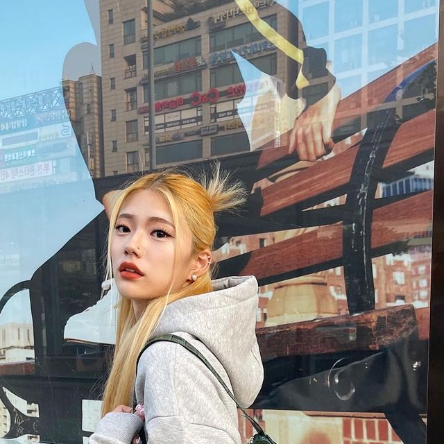ZAVE✨ on Instagram: "@ghostrepublic_store 지금 딱 후드티 날씨 ☀️ #협찬 #고스트리퍼블릭 #ghostrepublic #ootd #스트릿브랜드"