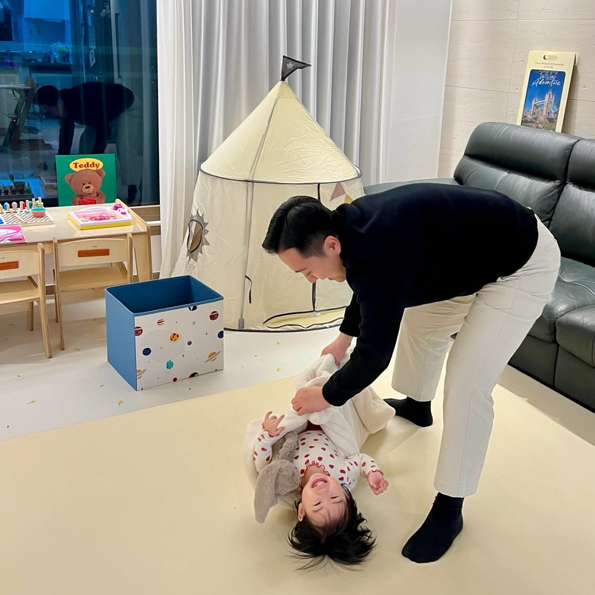 ⠀
⠀
아빠 퇴근시간이 제일 좋은 나요니❣️
⠀
아빠 놀이기구타고 신나서 소리 꽥꽥 🤣🤣
멈출 줄 모르는 ‘또’ 요청 ㅋㅋㅋㅋㅋ
⠀
아빠 이마에 땀난다 나요나 🥲
⠀
⠀
#딸바보 #아빠와딸 #에버랜드 #야간개장 #진상손님 #야근
#자유이용권 #호랑이띠맘 #롯데월드 #아빠고장 #퇴근실패
#딸스타그램 #아빠스타그램 #육아소통 #신혼소통 #딸등신
⠀