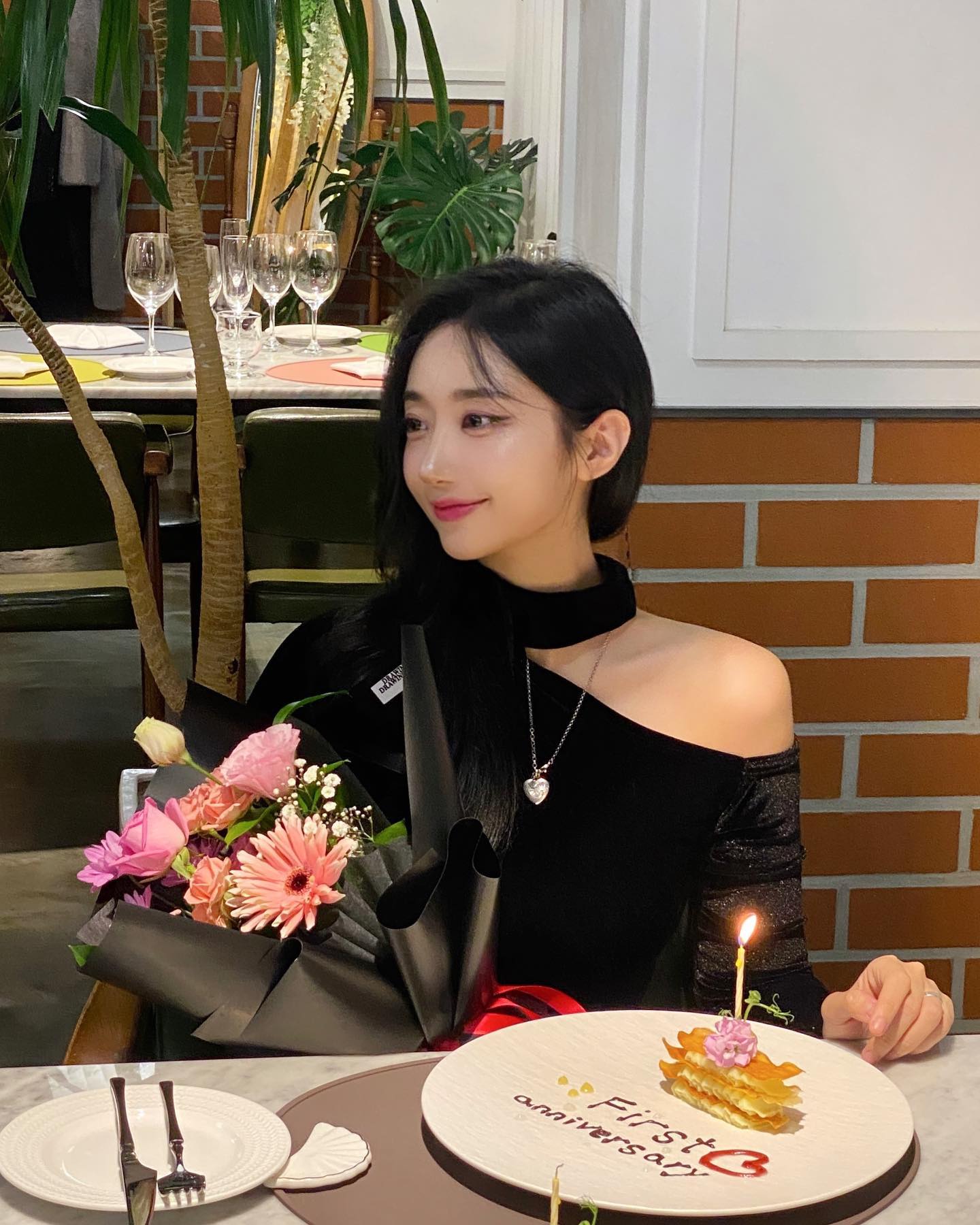 태풍이랑 일주년 해피모먼트✨🐶💜🐥
열장 꽉 채워도 모자ㄹr,,😇🥰😻