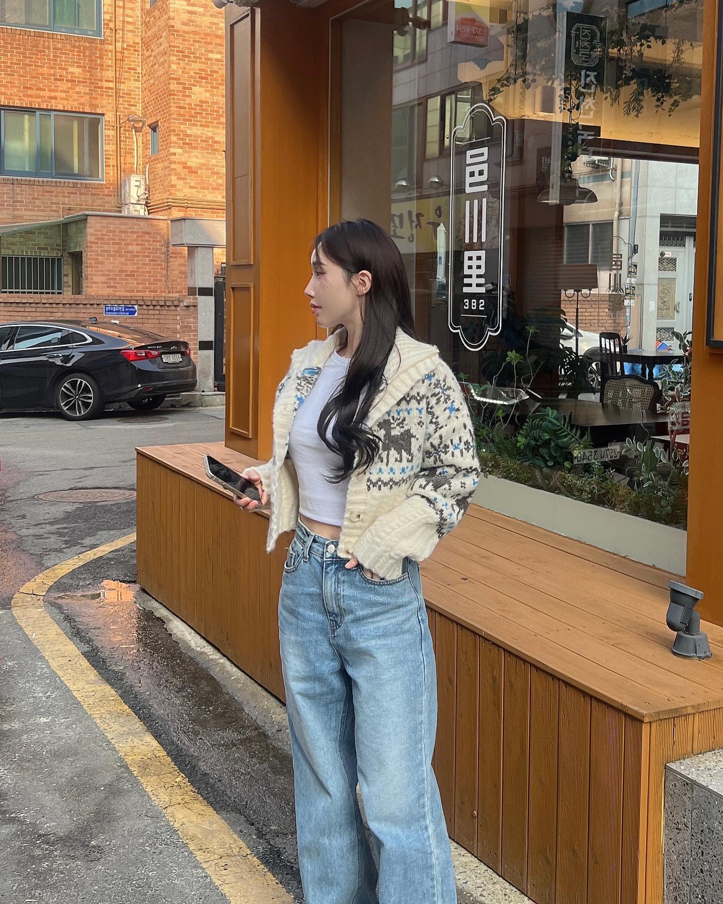 업로드 전부터 반응 핫했던 노르딕 니트집업 !!

아이컬러는 최대한 수량을 땡겨왔는데도 부족 .. 🥹

선착순으로 나가기때문에 일찍 주문 주셔야 호다닥 물건받아보실 수 있어요 💕