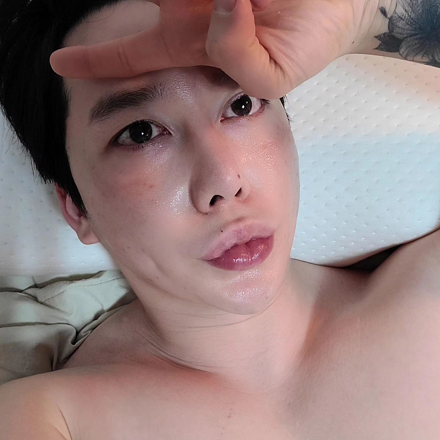 타투할까?
고민임

#타투 #레터링 #생얼 #일반카메라 #30대중반 #셀카스타그램
#일반카메라