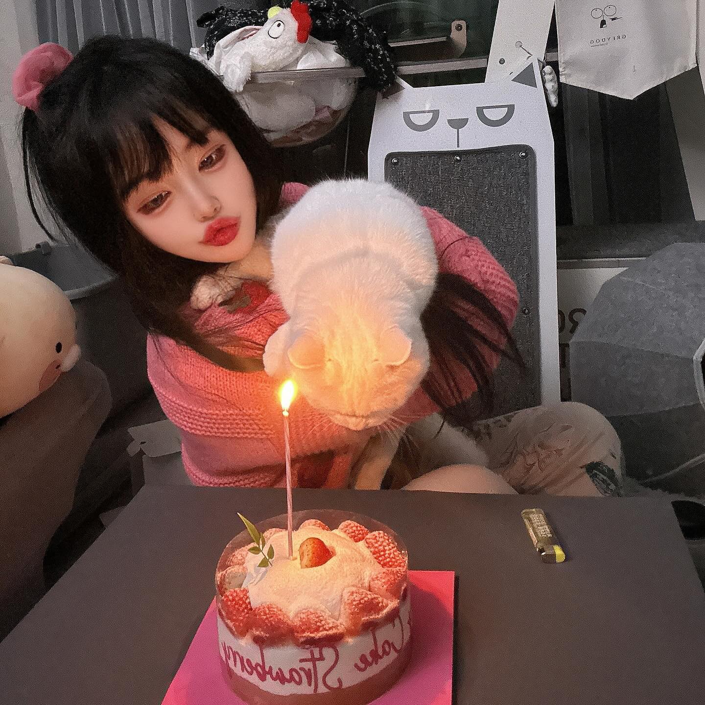 ♡̶ #HBD #크림이탄신일 
사랑하는 우리 막둥이 왕자님 생일축하해₍˄·͈༝·͈˄₎◞ ̑̑ෆ⃛
부서질까봐 조마조마하며 애지중지 키운 우리 왕쟈님
벌써 6살이라니!!! 대학교 석학사 딸때까지 오래오래 함께하자♥️

평생 사랑해 내사랑♥️

⠀
⠀ 
⠀

#크림 #라떼 #크림라떼 #스코티쉬스트레이트 #뱅갈
#캣스타그램 #냥스타그램 #집사그램 #고양이일상 #고양이그램
#고양이모델 #묘델 #모델냥 #펫플루언서 #촬영문의 #虎皮 #貓咪 #bengal #cat #catstagram #instacat #catlife #貓 #猫 #ねこ #neko #맞팔 #소통

⠀

cats_of_instagram kittens_planet cats_of_world_ catsprestige petsprestige idonothaveacat.official todays_cat0 lovecatdaily malaikatkucing worldwide_meowdels sweetcatclub catloversclub