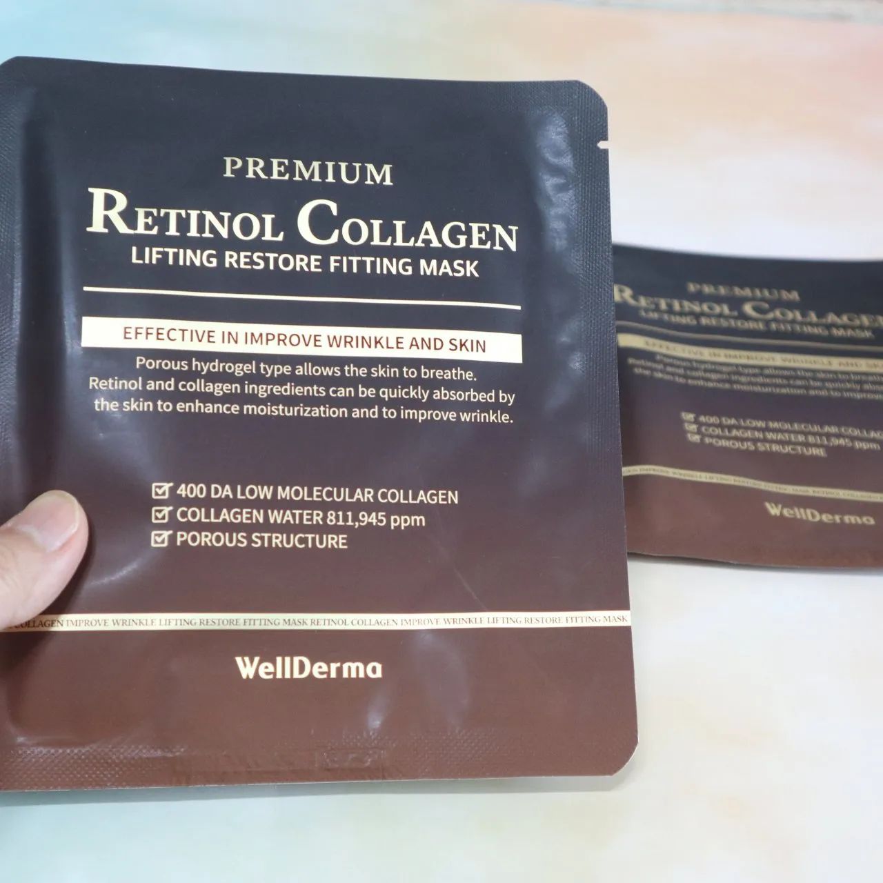 #협찬
wellderma_korea
나는 요즘 홈케어중
프리미엄 마스크팩, 웰더마 
레티놀 콜라겐 피팅 
마스크를 만나봤어요 
 
정제수 없이 콜라겐만으로 
촉촉하게 관리가 가능해요 
 
끈적임 없이 20분 
붙혀두고 설겆이 하면 끝
요즘 탄력이 부족했는데
자기전에 붙히거나 
간단하게 사용이 가능해요 
 
젤리 형태로 되어있어서 
손에 들러붙지 않고 붙히기에도 
편리하고 떼기에도 너무 편하네요 
 
#레티놀마스크팩 #콜라겐마스크팩 
#레티놀 #콜라겐 #마스크팩 
#투명마스크팩 #모공마스크팩 
#수분마스크팩 #하이드로겔 
#미백마스크팩 #안티에이징 
#인생마스크팩 #녹는콜라겐팩