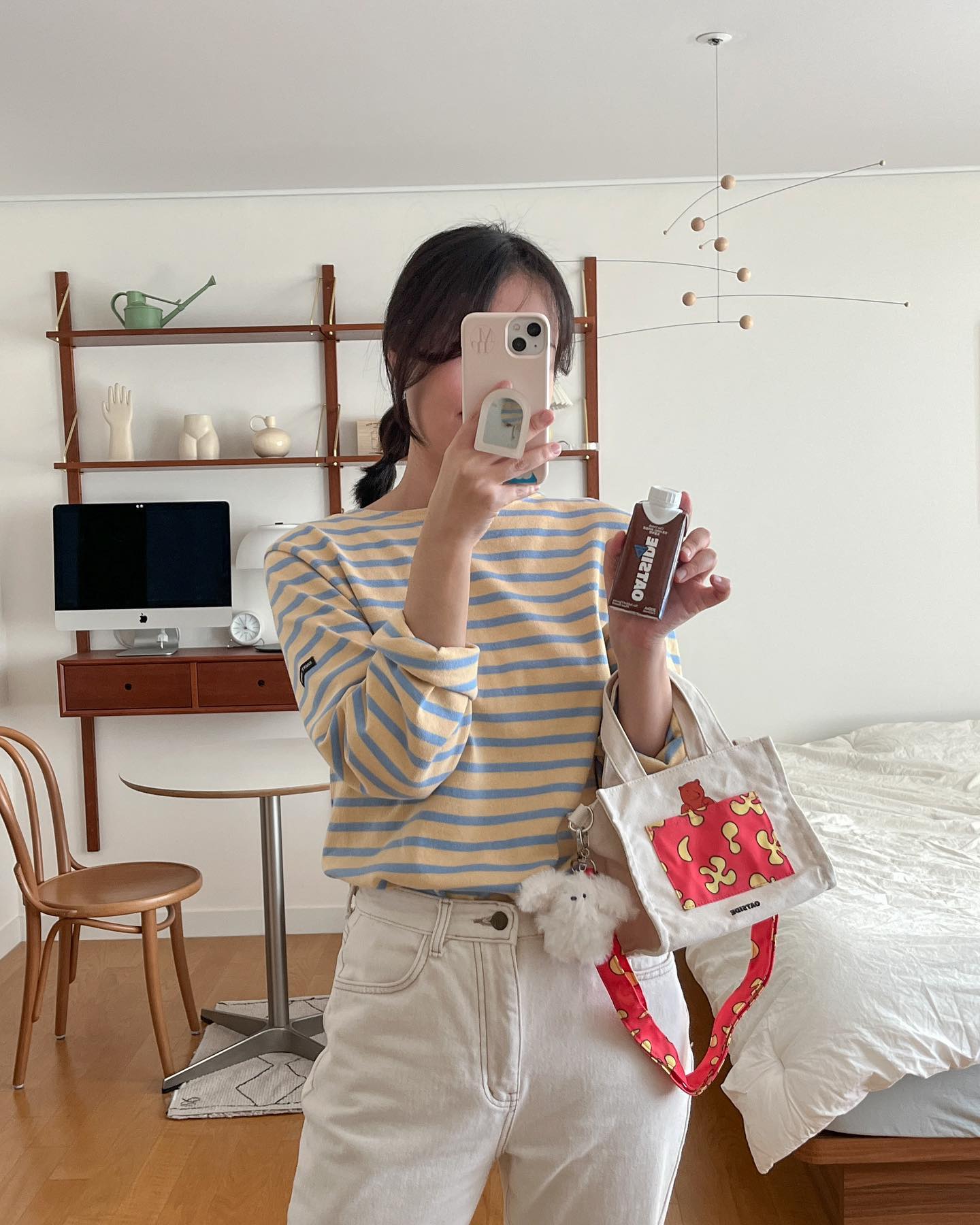 광고 oatside_kr 

호주산 귀리음료 ‘오트사이드’에서 포켓팩 3종 (오리지널 / 초콜릿 / 커피)을 출시했어요. 미니 가방에도 쏘옥 들어가는 사이즈라 산책 나가거나 출근길에 챙겨가면 좋을 것 같아요. 100% 식물성 음료라 유당불내증도 속 편하고 맛있게 즐길 수 있는🤍

오트사이드 포켓백은 전국 GS25 매장에서 만날 수 있어요. 3월 1일부터 한 달간 GS25에서 2+1 행사 진행한다고 하니 참고하셔요 (3월 말 올리브영 론칭 예정)

-

#지나치게맛있다 #오트사이드 #포켓팩 #GS25신상품 #귀리음료 #oatside #oatsidepoketootd #VeganMilk #Oatmilk