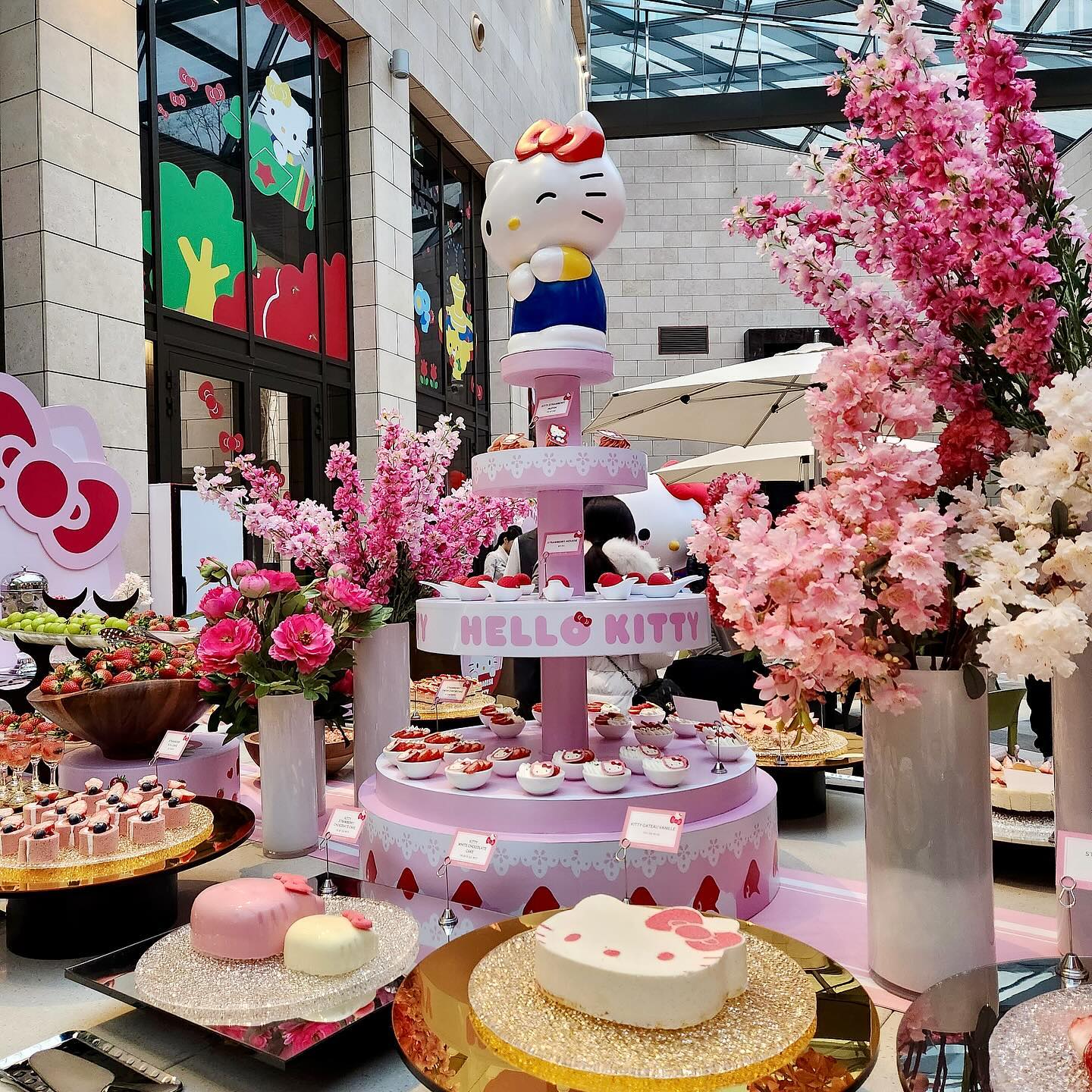 가고 싶었던 #파라다이스시티 딸기뷔페🍓
좋은 사람들과 좋은 시간 보내기🥂
정작 딸기는 별로 못 먹어서 아쉽당ㅜㅜ