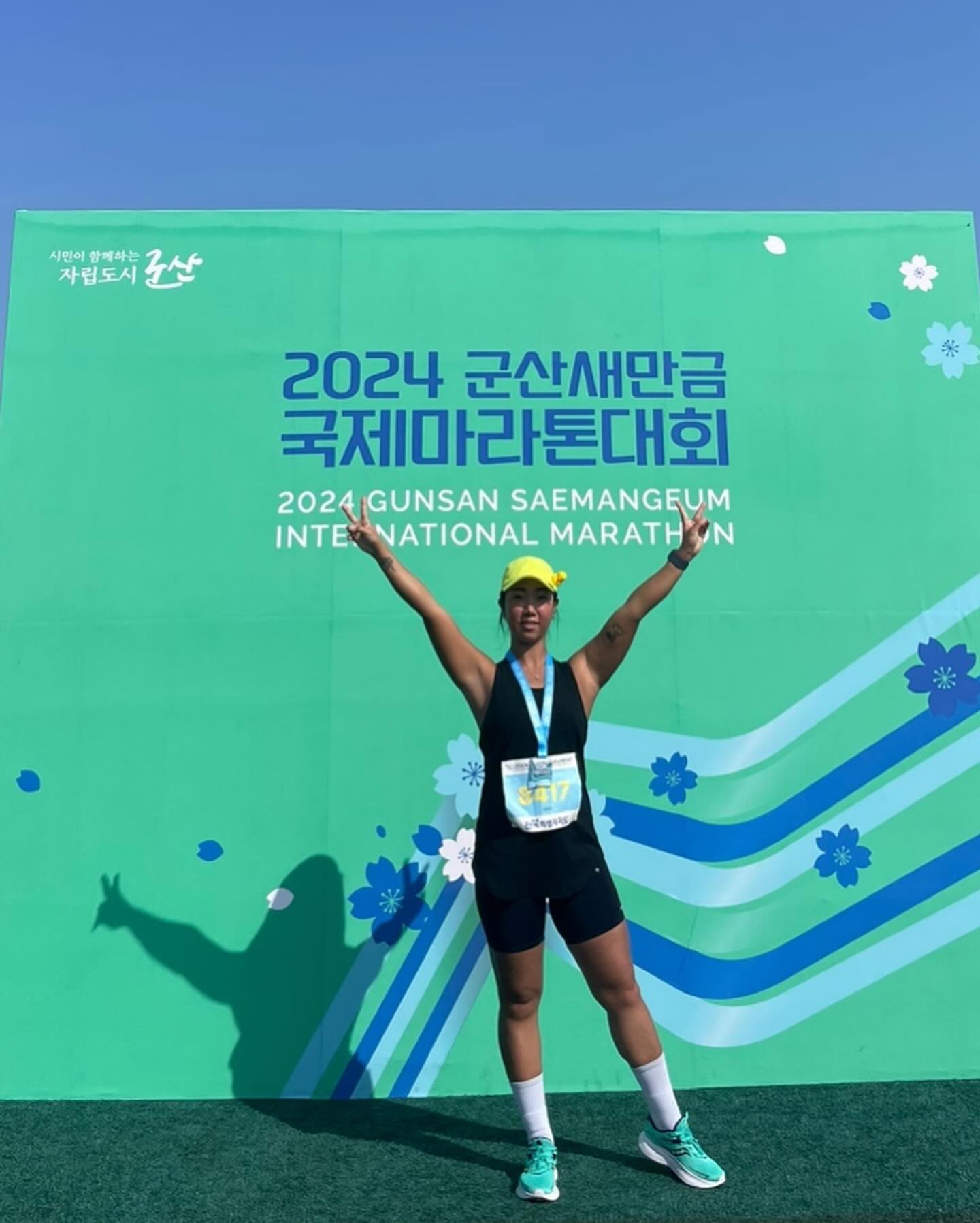 .
.
#첫마라톤대회.
#10km완주.
#2024군산새만금국제마라톤대회.
#발목이슈견뎌내고.

.
.
.
.
_nicky_eun 구슬님의.
마라톤 체험 풀패키지 코스로.
너무나 값진 경험을 했어요🩵.
감사하다 몇번을 말해도 부족하네요.
러닝 스승님으로 모시겠습니다🫡.
.
.
계획대로 혼자였다면.
얻을 수 없었을 다양함, 감사함, 에너지.
.
.
iam_ij0605 출발전부터 찾았는데.
뛰는 도중 만난 우리~.
페이스 더 올리실 수 있으면서.
맞춰주시고😭.
함께라서 더 힘낼 수 있었어요.
.
.
rjssjanf 생각지 못한 만남.
어디선가 응원소리가 !!.
힘들었단 순간에.
너무나 힘이 되었던 외침👍🏾.
.
.
gunsan_runningcrew
크루원이 아닌대도 챙겨주시고.
화이팅해주시고 병아리 하사해주셔서
감사합니다. 힘찬 에너지 가득한 분들 가득🤗.
.
.
.
오늘 만나고 인사나누고 화이팅한 모든 분들.
#감사합니다.
.
.

이렇게 나의 새로운 페이지를 써보자.
#더잘달리고싶다