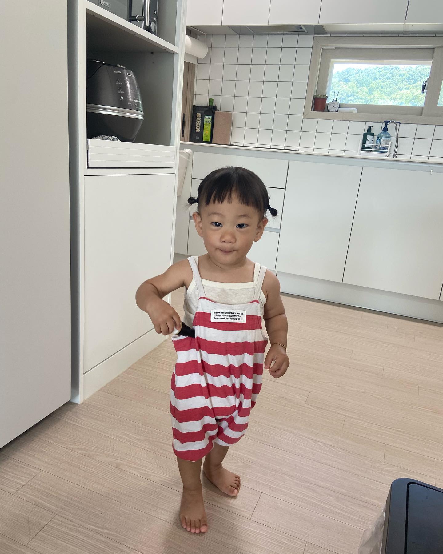 아들아닌거같은 너 🤔ㅋㅋㅋㅋㅋ

요즘들어 저지레 세계최고 😊
남자애는 확실히 다르다는걸 실감중이요 
인친분들 저지레배틀 해봅시다!! 😇ㅋㅋㅋㅋ
 #과연 #어느집자식이 #제일일까 #육아맘
#17개월아들 #호랑이띠맘소통