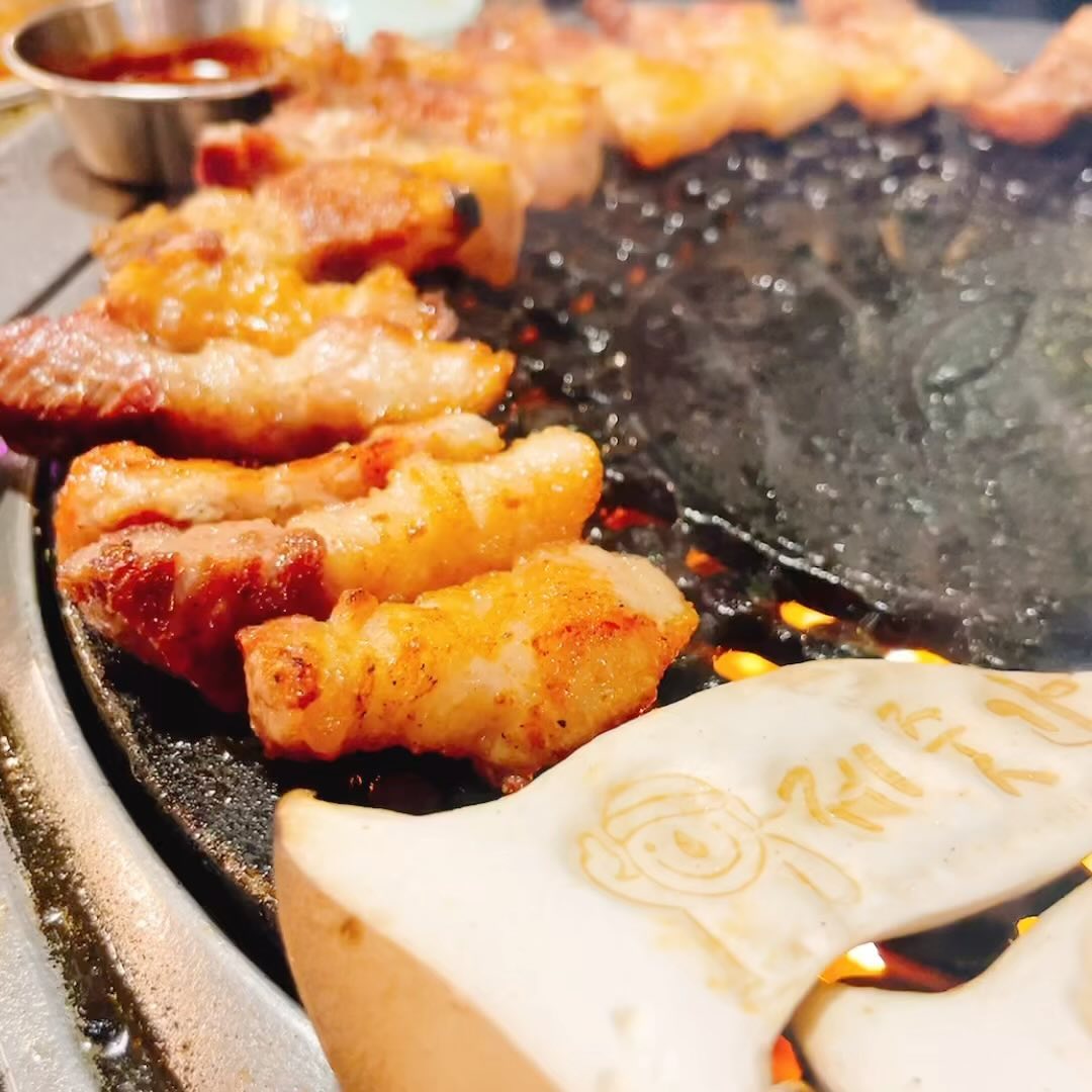 #협찬 🏝️

💡제줏간 화정점
💡덕양구 화신로272번길 21 (화정동)

요기 제주도인가요?
제주제주한 곳에서 
제대로 숙성된 삼겹살을 먹어봐요✨

고기질이 진짜 좋아서
육즙팍팍 풍미가 진짜 좋아요❣️
게다가 다 구워주셔서 너무 편하구요
전문가가 구워주는 고기 못잃어요..😢
김치찌개도 진짜 맛집이라서 바닥보이게 먹고
K-디저트는 국룰이쥬
활화산볶음밥으루 마무리하는 갓벽한 식사💞

✔️제주제주한 곳에서 먹는 급이 다른 삼겹살❣️

#제줏간화정점 #제줏간 #화정맛집 #화정맛집추천 #화정맛집인정 #화정맛집포케올데이 #고양화정맛집 #고양화정동맛집 #화정고깃집 #화정고기 #화정고기집 #화정고기맛집 #덕양구맛집 #덕양구맛집추천 #리뷰노트