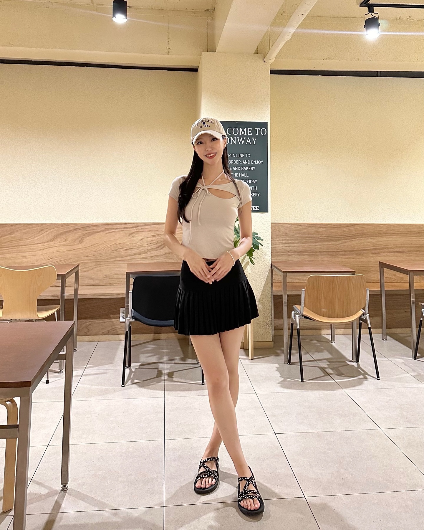 🥛 두유 컬러 좋다요🤍🤍
제가 착용하고 있는 레터링 심볼 볼캡, 엘엠알 공식 홈페이지에서 만나보세요 :)

lmr__official
#LMR #엘엠알 #볼캡 #볼캡코디 #볼캡추천 #여름코디 #협찬