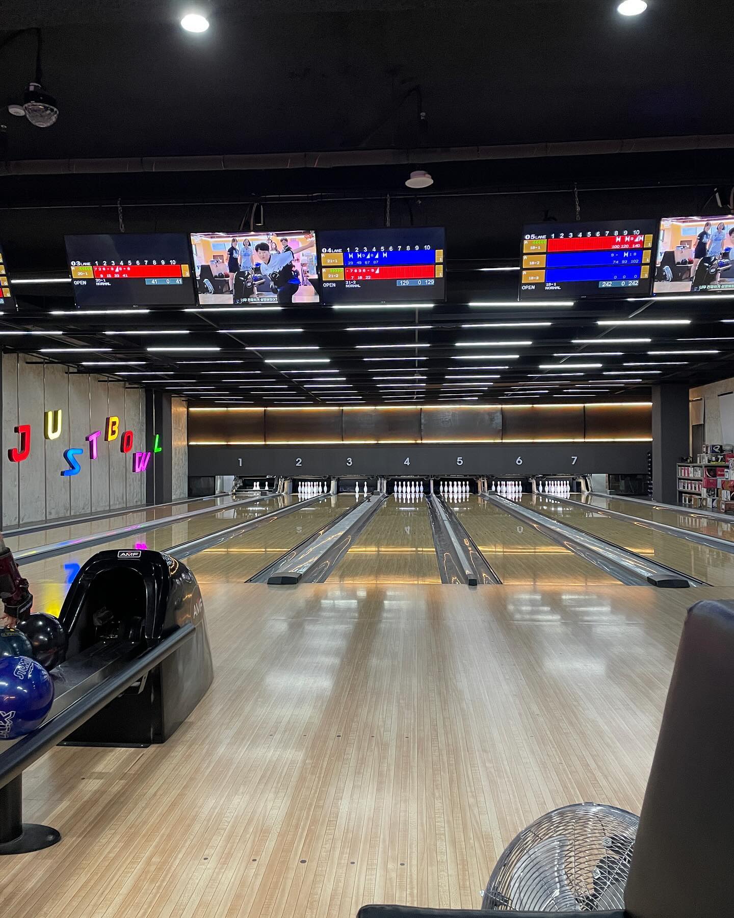 🎳광주 저스트볼
광주로 결혼식 간 김에 밍수랑 원정볼링!
5시간 넘게 내려가서 메롱 상태라 볼에 끌려다니다 지쳐서 볼 뺌🥲
광주 결혼식 같이 가줘서 고마워 밍뚜! mb__bowling 🤍
#볼링#볼린이#🎳#원정볼링#광주볼링장#저스트볼#왼손볼러#볼링자세#볼링연습#볼링커플#커플볼러#원정볼러