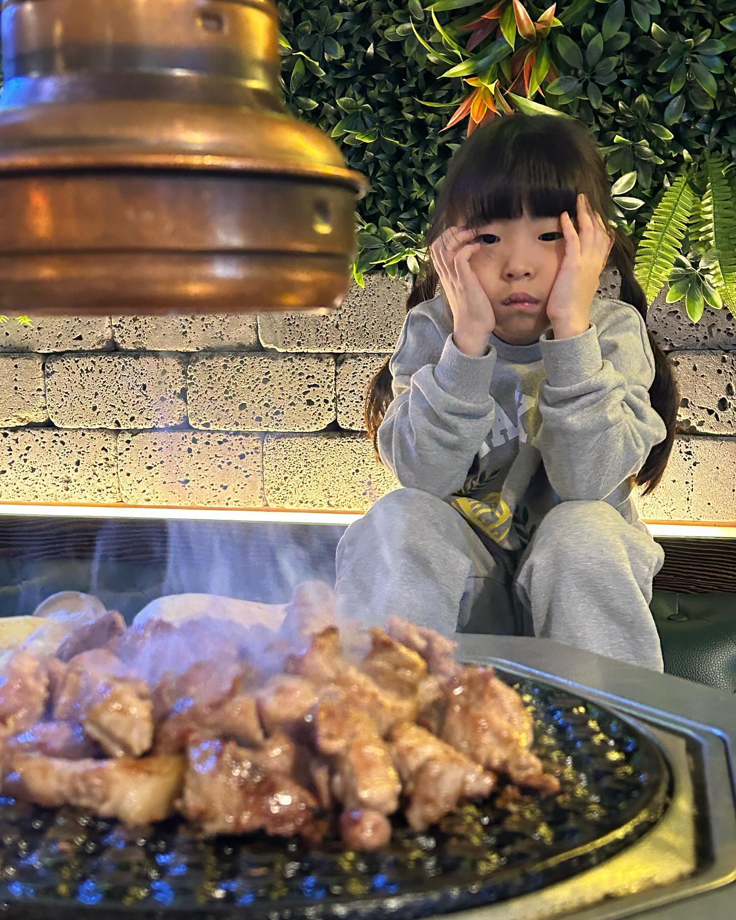 고기좀빨리구워주세요
현기증난단말이에요🥓