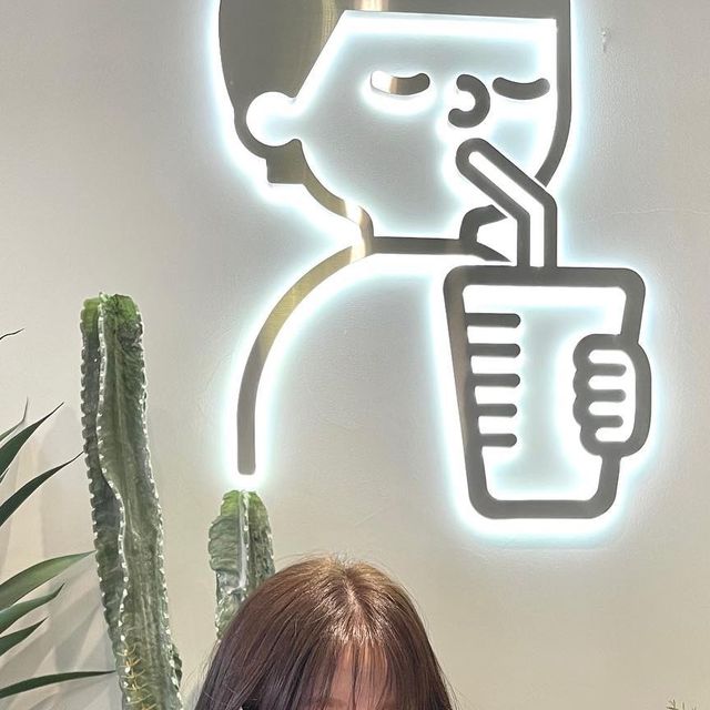 맹고 on Instagram: "#협찬 예쁜 디저트39에서🌵예쁜 노랑색 황치즈파티💛🧀 . . . 디저트39는 지금 황치즈파티🧀🧀🧀🧀🧀 미니멀하게 예쁜 카페에서 먹으니 더 맛있는 달달한 황치즈🧀 황