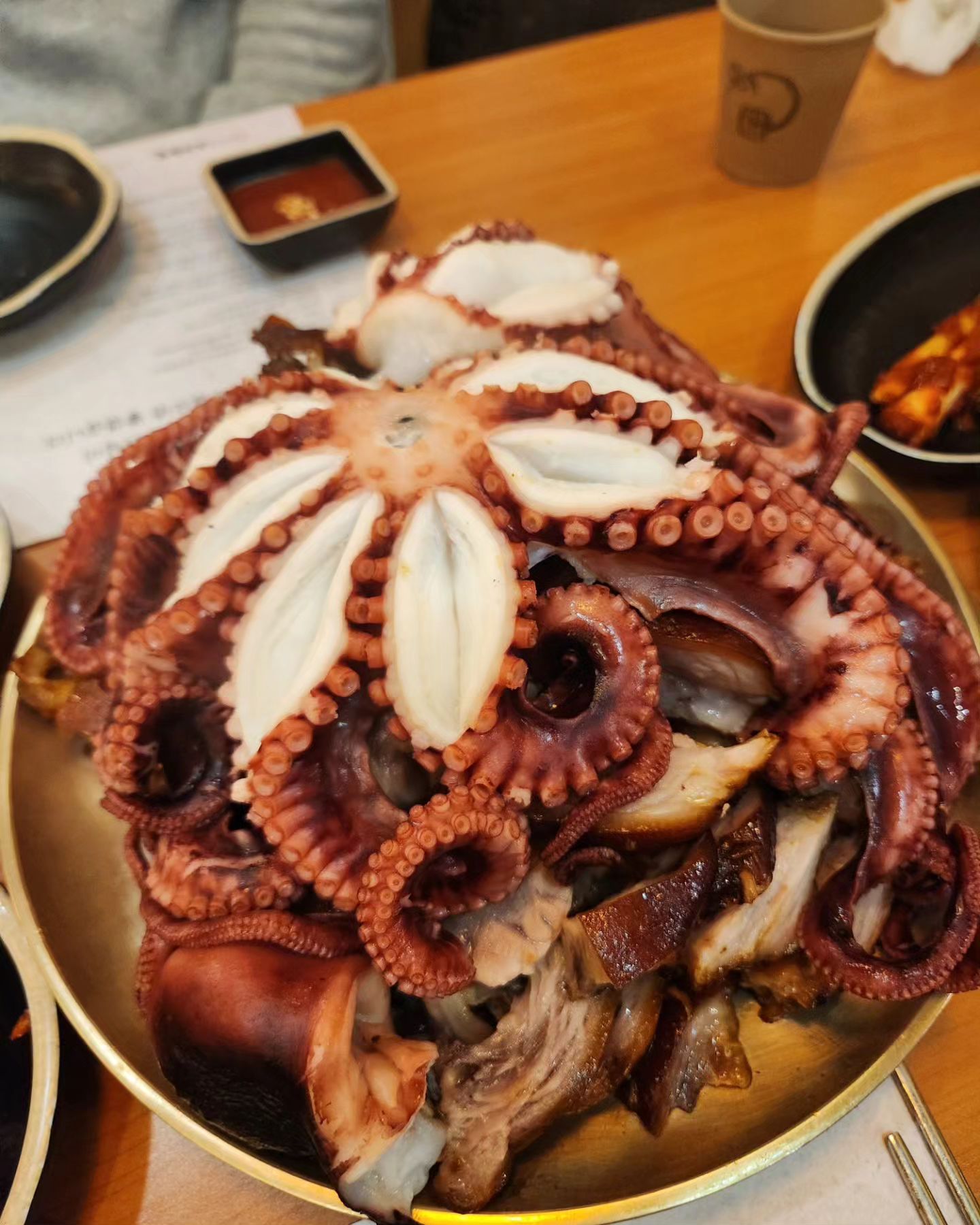 #안산맛집추천 

상록수 본오동 먹자골목에 있는
야들야들한 보약족발 상록수점!!

문어랑 족발의 조합은 생각치도 못했는데
너무 맛있네요!! 문어가 생각보다 작아서 하나
더 얹어주신 사장님!! 완전 감사합니다😆😆

진짜 맛있는데 2명이서 먹으니까 배터져...ㅎㅎ

#안산맛집 #안산본오동맛집 #본오동먹자골목맛집 
#본오동족발맛집 #족발맛집 #야들야들한보약족발안산상록점 
#대박맛집👍 #😆😆😆