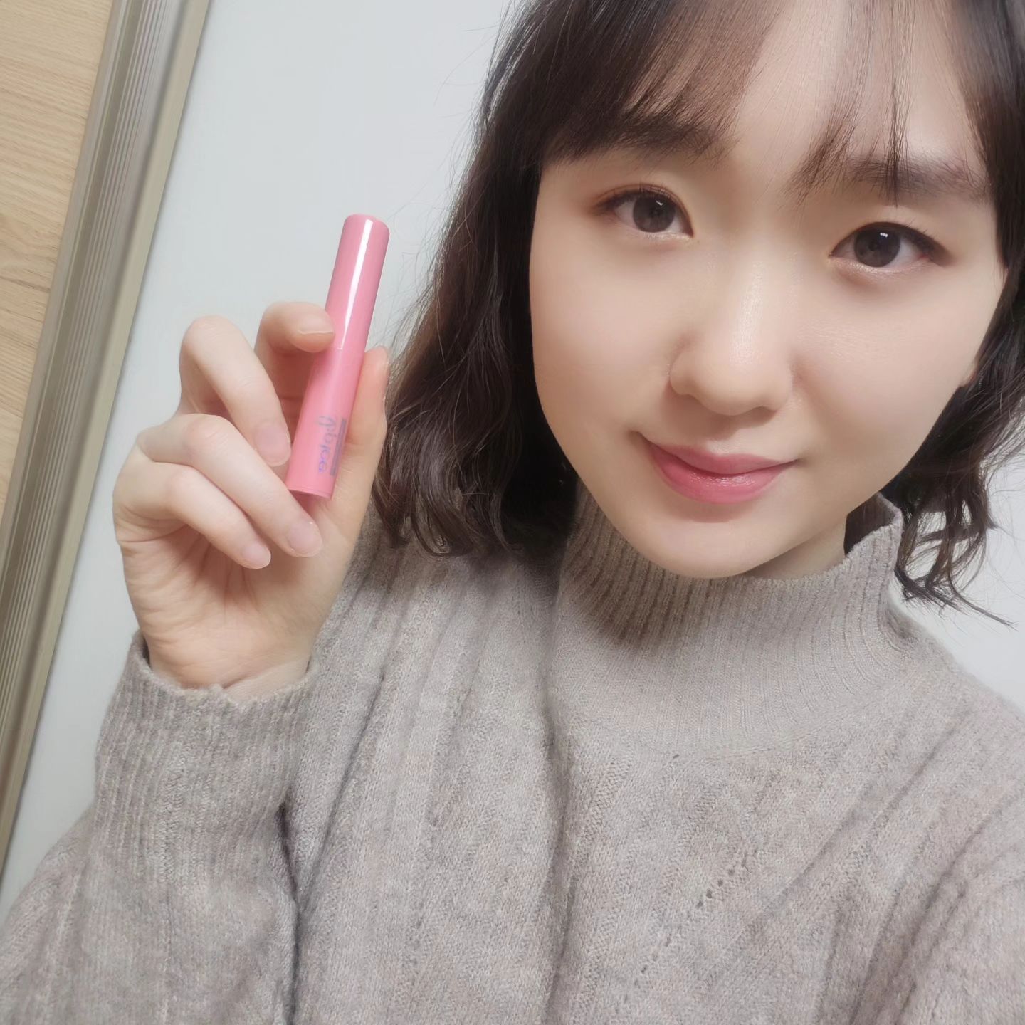 #협찬 #멘소래담

mentholatum.kr
멘소래담에서 프리미엄 립 제품을 개발했는데요!
보습감이 뛰어나구 꾸안꾸로 요즘 잘 사용하고 있는 제품입니당 🥰

밀림없이 매끈하게 발리면서 자연스러운 컬러감이 최고 👍 

3가지의 호불호가 크게 없는 색상으로 연출하기 좋아요 ☺️
남성이 사용하기에도 괜찮아 보여요!

#멘소래담립밤
#수채화발색 #립아이스 #컬러립밤 #틴티드립밤 #립밤추천
#멘소래담립아이스 #컬러립밤 #틴티드립밤 #립밤추천 #틴트립밤 #틴트밤 #립틴트밤 #컬러립밤추천 #발색립밤 #립밤틴트 #혈색립밤 #색있는립밤 #립케어 #컬러밤 #립추천 #올리브영컬러립밤 #올리브영립밤추천 #올리브영립 #겨울립밤