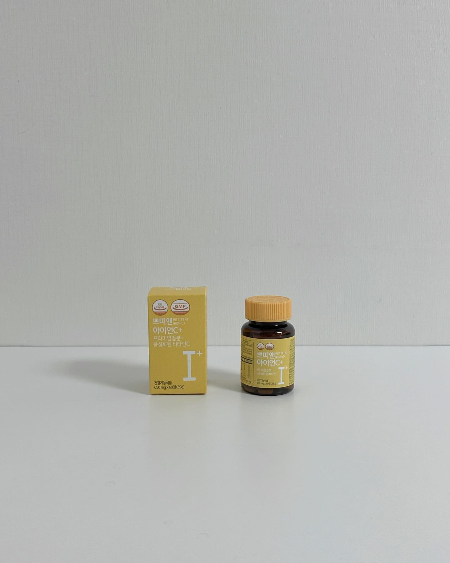 #협찬 x petitn_official 

⠀ 
철분 30mg 함유(임산부 1일 권장량의 100% 이상)
철분 필요량이 늘어나는 임산부(24mg) 맞춤 철분제
먹는 만큼 흡수가 어려워 넉넉하게 담은 철분 함유량
철 흡수를 도와주는 프리미엄 비타민C 함유(권장량 100%)
더 이상 오렌지 주스와 함께 섭취하지 않아도 OK
중성화된 비타민C로 공복에 먹어도 속이 불편하지 않은 철분제
꼼꼼하게 엄선된 부원료 함유
유산균 분만, 푸룬분말
하루 한 번 한 알 섭취하면 끝!
임산부, 수유부 권장 섭취량에 맞춘 제품으로 일반인의 경우 반알씩 섭취

#쁘띠앤 #쁘띠앤철분제 #쁘띠앤아이언C #쁘띠앤철분 #임산부철분 #임산부철분제 #철분제추천 #임산부필수영양제 #임신중기영양제 #임신후기영양제 #수유기영양제