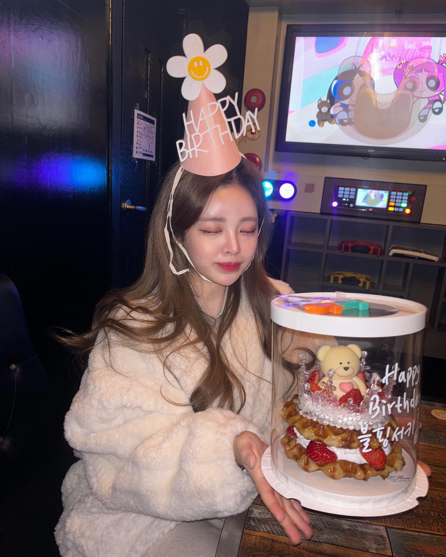 그 어느때 보다 더 즐겁고 행복했던 생일🎂
다들 축하 해주셔서 감사합니다❣️
받은 선물들 잘 쓰고 잘 먹고 잘 하고 다닐게요 🎁