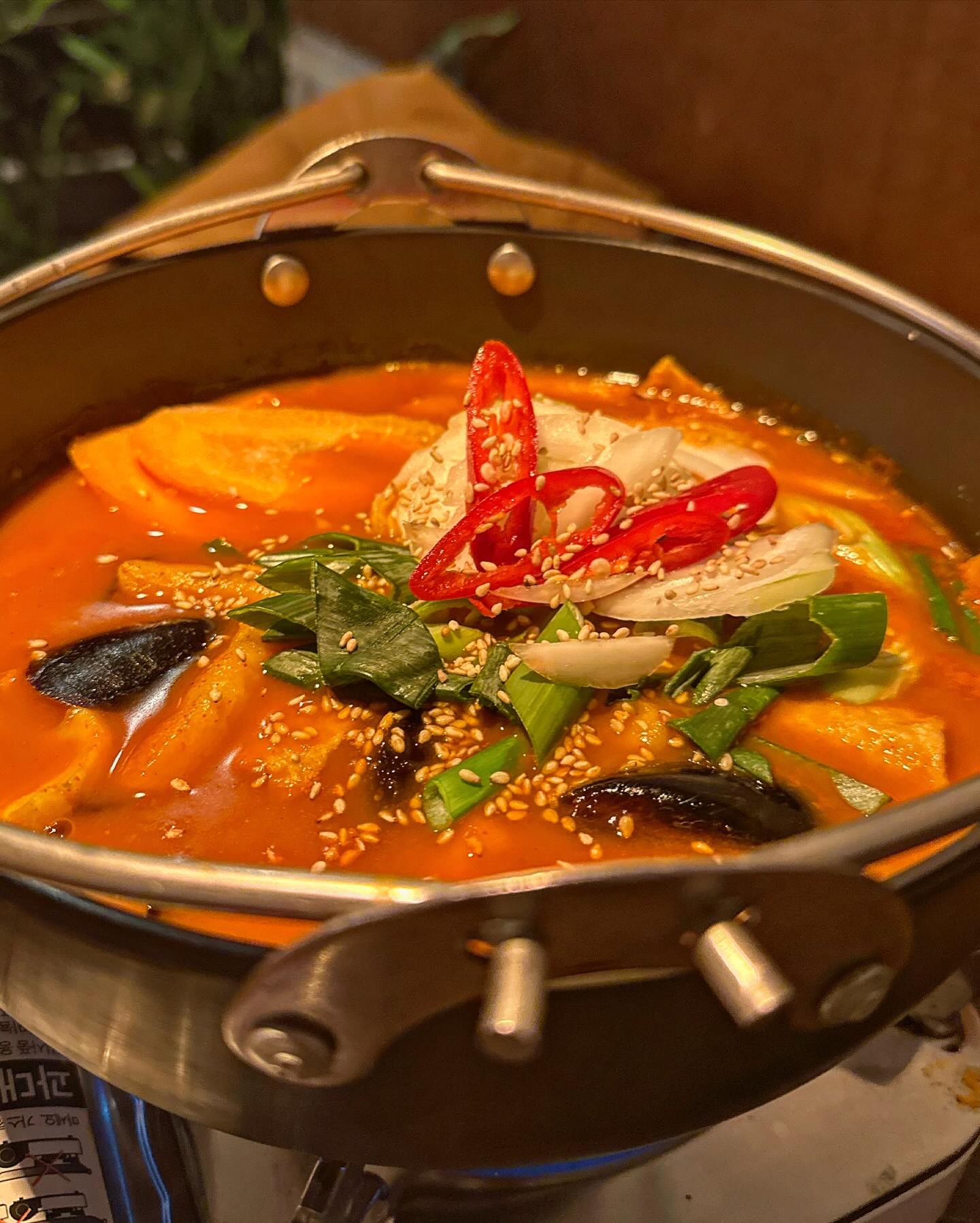 맛도 좋고 분위기도 좋은 홍코야❤️

불빛맛집이라 할 정도로 아늑한 느낌의 이자카야! 벽지 넘나 멋있어서 내 스타일이야🌊
#해물떡볶이 에 #하이볼 조합 미쳐부러! 술이 아주 술술 들어간다🍺 메뉴도 다양해서 먹는 즐거움이 있는 곳! 다음에 또 가야지🌝
.
.
.
#내돈내산 #먹스타 #먹그램 #강화도맛집 #강화맛집 #강화맛집추천 #맛집추천 #이자카야 #하이볼맛집 #🌝