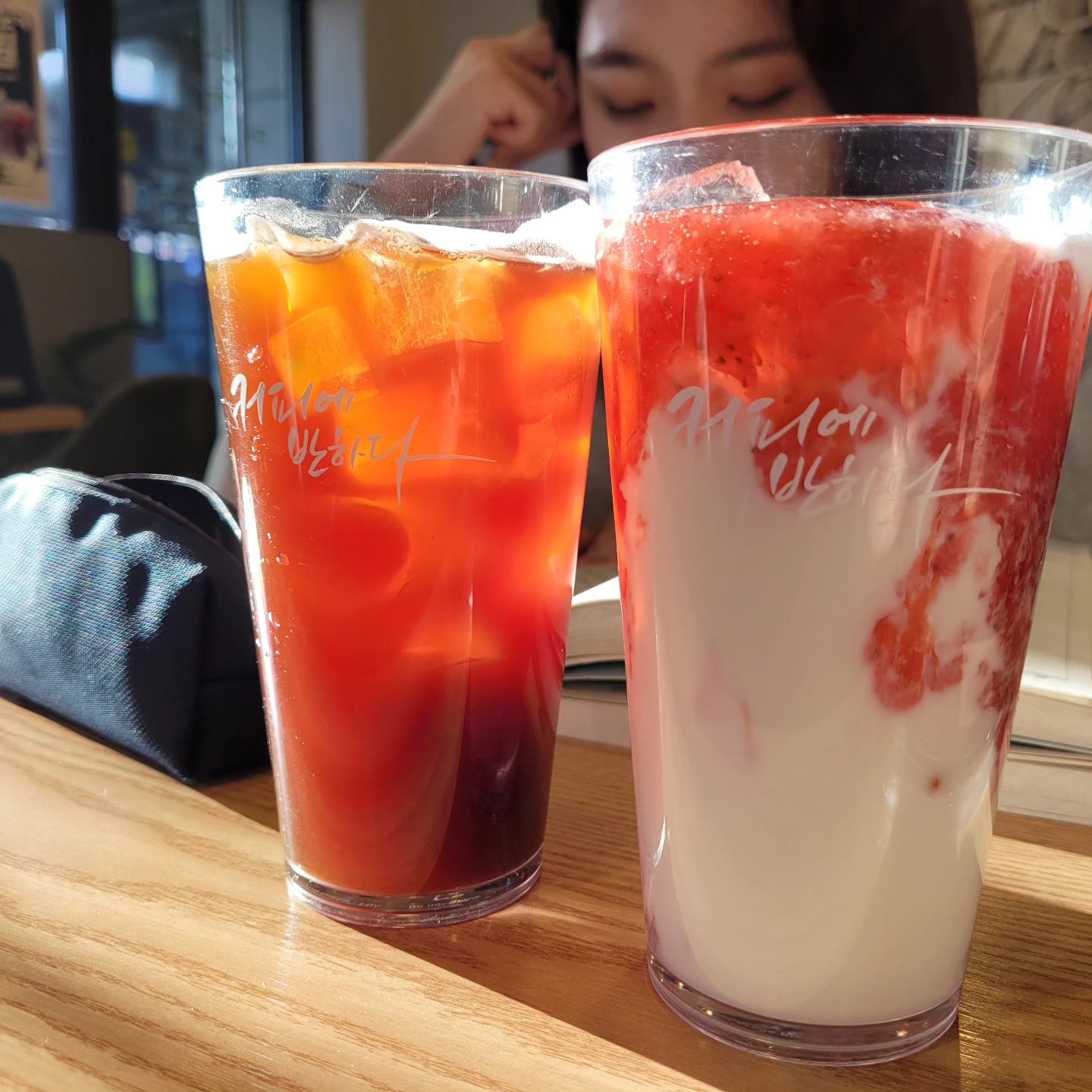 ㅡ
.
커피
.
학원가 일상
.
#커반
#커피
#딸기라떼