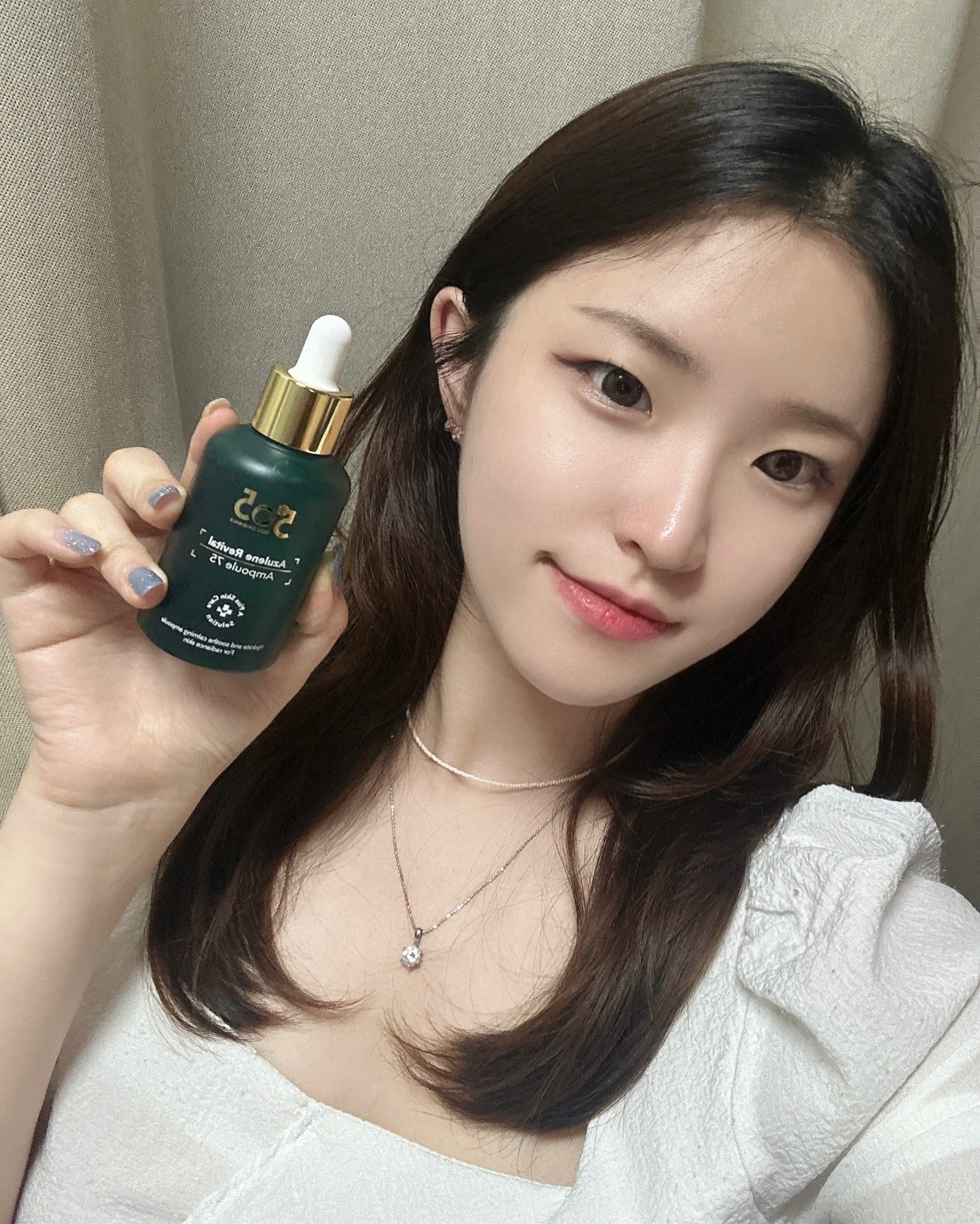 요즘같이 덥고 습한 날씨엔 민감한 피부들은 눈물이 주르륵 🥲
이럴때가 아니다 싶어서 사용하게된 
닥터 505 아줄렌 앰플 !
 
끈적임 없이 산뜻하면서 촉촉하고
부드럽게 흡수되는 앰플 제형으로 자극 받은 피부에 순하게 
회복과 보습을 도와주는 진정 시너지 앰플 이라 
예민하고 트러블 고민 이신 분들에게 넘 좋아요 ◡̈ 

🍀여름맞이 특급세일 이벤트
2024년 7월 10일(수)~ 7월 24(수)
15 일간 진행한다고 하니 득템 해보세요 💚
 
#광고 #닥터505 #아줄렌 #아줄렌앰플 #구아이아줄렌 #진정앰플 #여드름앰플 #피지앰플 #유수분밸런스 #수분앰플 #앰플추천