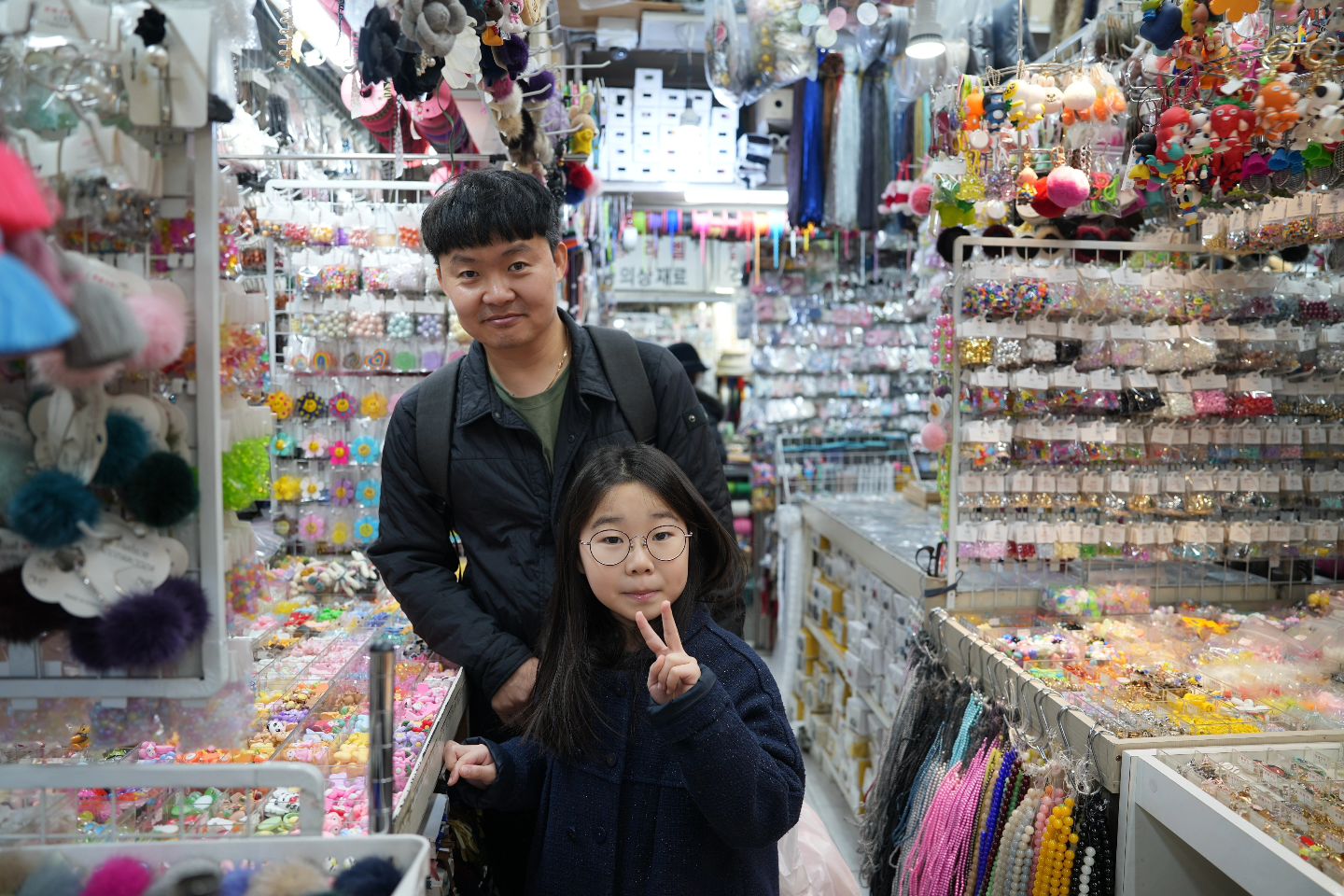 오빠야는 감기도 심하고 서문시장은
자기스타일 아니라고 집에있고

셋이서 #서문시장 간날 🏬 
오랜만에 원단도사고 
#얼큰이칼국수 도 먹고
쭈양이랑 외동딸놀이한날 😆