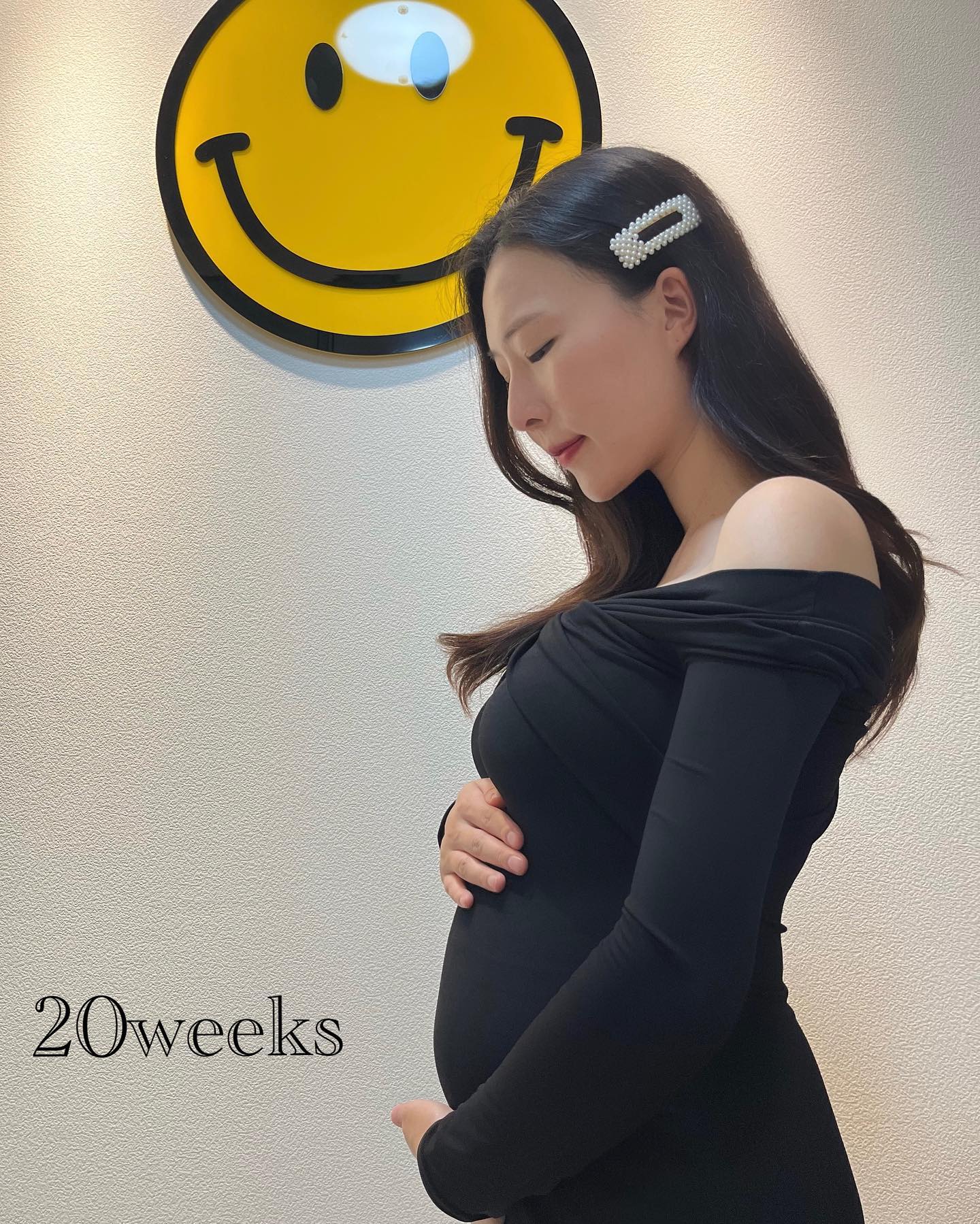 지금은 21주 다음주 벌써 주수사진 찍을때가 돌아온다~(같은포즈 사진 찍기 어려움🥲)
요즘 배도 점점 더 나오고 소화도 잘 안되고 벌써부터 이러나 싶긴 하지만..나름 적응중🫶🏻
#화이팅❤️#임산부#21weeks