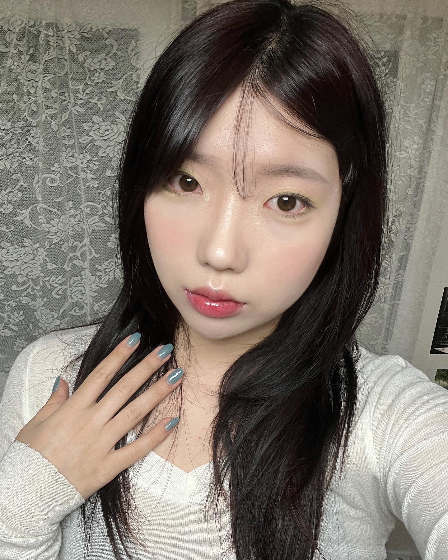 #광고 
_lenssis 블리스 브라운과 그린코어 🍀🤍

부담스럽지 않지만 영롱한 눈을 만들어 주는 브라운 렌즈로 평소에도 손이 많이가요 !
특별한 메이크업에도 딱 👀 

온라인으로도 구매 가능해서 편하게 받아보실 수 있습니다 !

🌸봄 나들이 렌즈 프로모션🌸
프로모션 기간
24.3.08~3.10 [금/토/일]

프로모션 혜택
무료배송
최대 53% 할인
봄 선물 (비치타올, 치킨, 아이스아메리카노)

프로모션 제품
블리스 브라운 / 마리나 애쉬 핑크 / 샌드 베이지 / 위썸 초코 / 에일린 그레이 / 노이 올리브
샌드 브라운 / 케이트 블랙 / 베티 베이지 / 노이 라이트 브라운