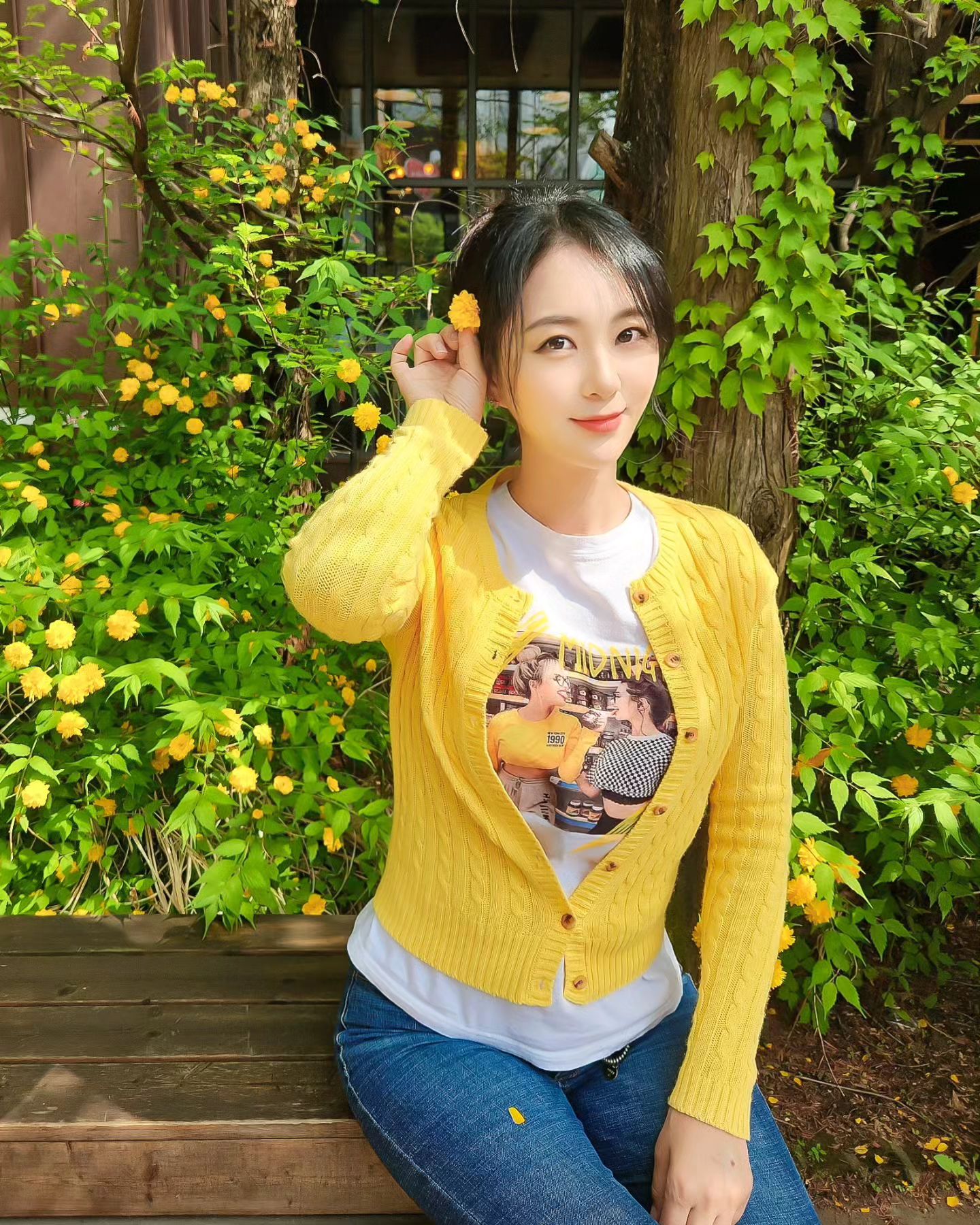#여름이다☀️ #테라스카페
#넘좋아 #강남에이런곳이 #힐링하세요 🌱

#날씨좋다 #푸릇푸릇 🌳
도심 속 자연친화적인 이런 곳이 있었다니..
점심 먹고 소화시킬 겸 걷고 있는데 #대형카페 발견!!
#탁트인뷰 #테라스 요런거 좋아하는데

저 오늘부터 블로그 시작하려고 해요~
전부터 하려고 했는데 쉽지 않더라구요ㅠ
아직 아무것도 없지만 서이추, 조언 해주세여ㅋ
#블로그초보 라 알려주세연!
자세한 내용은 제 블로그로 놀러오셔요^^ 

🌈#알베르 alver_coffee
#강남카페 #카투 #카페투어 #디저트그램
#디저트카페 #커피맛집 #강남대형카페
#강남데이트 #강남핫플 #강남역카페 #강남cgv
#강남역 #강남맛집 #신논현카페 #신논현역6번출구 
#신논현역 

🤗