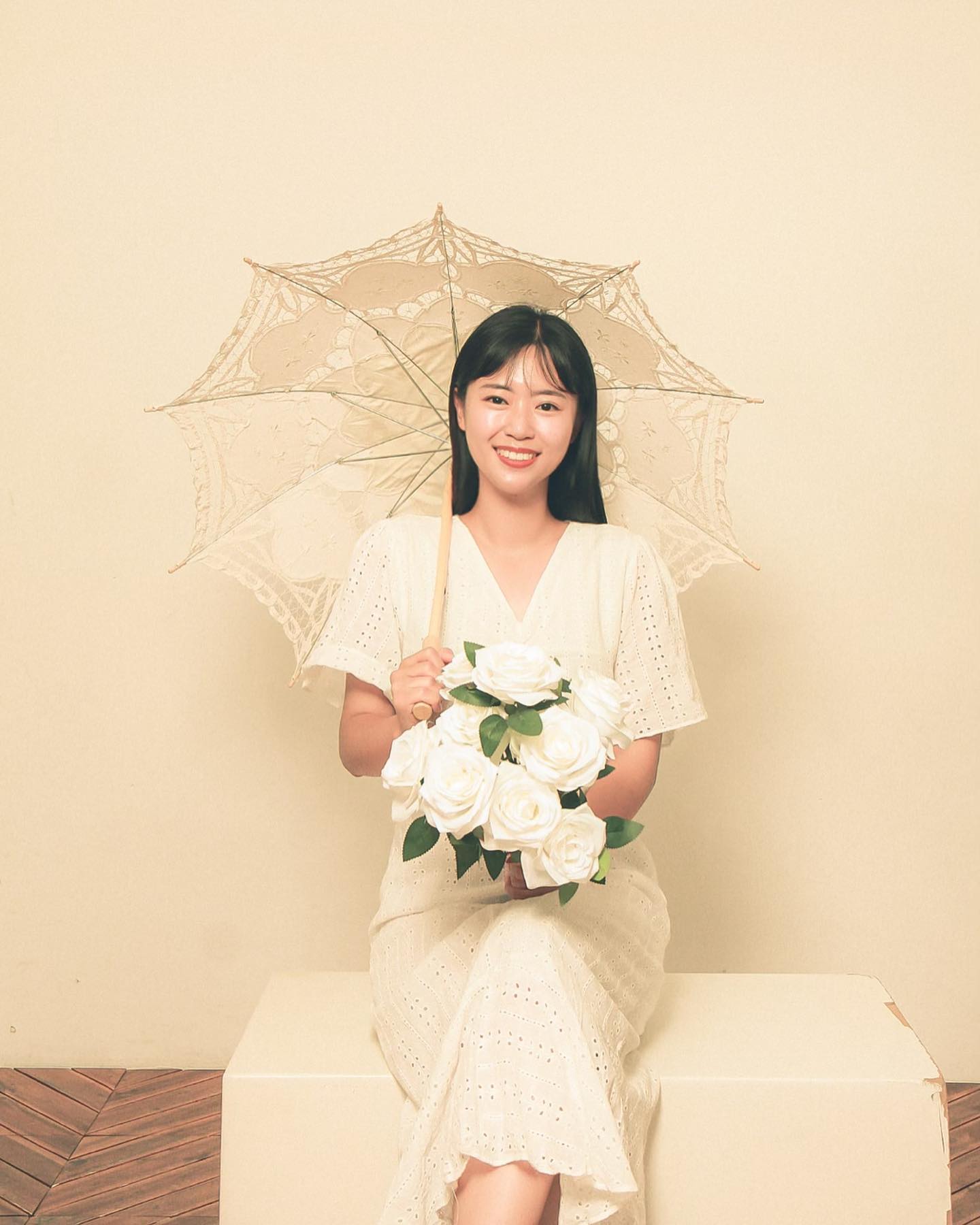 세 모녀의 기록 남기기👩‍👧‍👧

엄마랑 언니랑 같이 모처럼 데이트~~
(아빠만 쏙 빼고 우리끼리 데이트 했다고
이틀간 삐져있던 울 아부지….🥹)

————————————
오늘, 우리 사진관 📸

✔️ 무인 셀프 사진관
 (사용법이 자세히 안내되어 있어 어렵지❌)
✔️ 프라이빗해서 편안한 환경!
✔️ 브라운/흑백/컬러/클래식 중 자유롭게 선택!
✔️원본 사진 전체 무료! 💛
✔️가성비 최고!
✔️ 다양한 소품, 탈의실 준비 ➰

오늘, 우리
가장 예쁜 모습 그대로
행복한 기록 남기기🫶