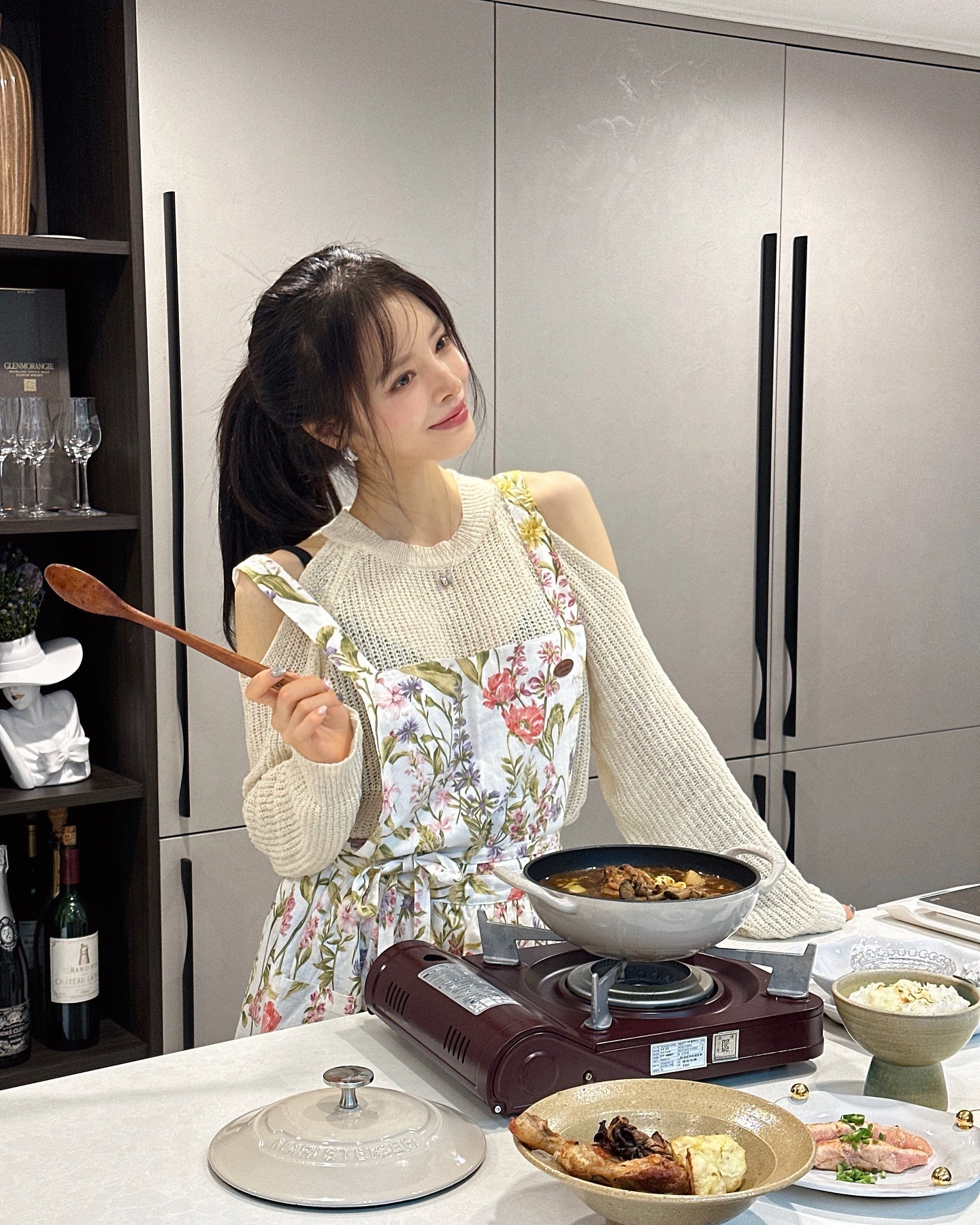 이번쥬 우리 쿠클 고객님들도 행복-🎀
즐겁게 요리하고, 맛있게 드시는 
모습이 참 행복해요! 🐰🫶🏻✨

매주 화,목 ! 오전 오후반 있구요 :)
원데이 팝업 클래스 / 정규반 있습니다!
다른 홍보 없이 진행중인데…
문의가 꽤 있어서 10월내 수강모집 완료인
일자가 많아요! 🐥
10월은 또 오픈 이벤트로 살짝의 할인중이니,
관심 있으신 분들는 문의쥬세요!💝

#쿠킹클래스 #요리수업 #쿠킹클래스수업 #강남쿠킹클래스 #케이터링