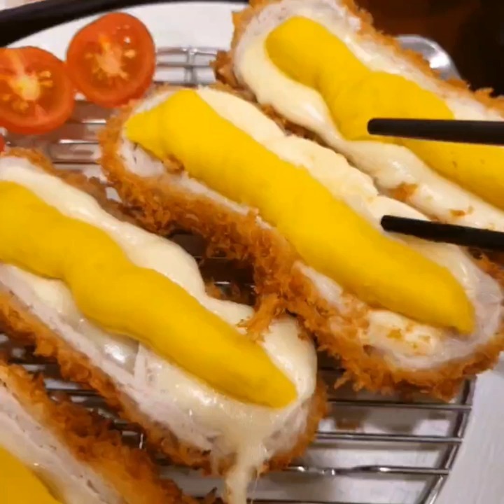 정상카츠 계양점에서
돈까스 좋아하는 리철이 초대해주셨어요 !

📌 정상카츠 계양점
🎈 위치 : 인천 계양구 장제로755번길 32
🎈 번호 : 0507-1386-3484
🎈 영업시간 : 매일 10:00 - 22:00
🎈 주차 : 근처 공영주차장

✅ 아이들이 좋아하는 피규어로 인테리어 되어있음
✅ 양이 많음
✅ 네이버영수증, SNS 리뷰 이벤트 중
✅ 육즙가득 돈카츠
✅ 튀김옷이 깨끗함

💡 카레소스에 밥 비벼먹기 좋음
💡 매운소스 리필 가능
💡 가격이 저렴해서 여러개 먹기 좋음

너무나도 친절하시고
사모님과 같은 직업이라고 고생한다고
응원해주신 사장님 내외분 최고..

먹는 내내 아이 바라봐주시면서
이것저것 챙겨주셔서 너무나 감동쓰..

계양구 돈카츠는 정상카츠로 찜!!!!!

#계양구맛집 #계양구돈까스 #계양구돈카츠 #계산동돈카츠 #계산동돈까스 #계양구돈카츠맛집 #계양구돈까스맛집 #계양구아이와갈만한식당 #계산동아이와갈만한식당 #잘먹는아이 #5살 #쥐띠아들 #맛스타그램