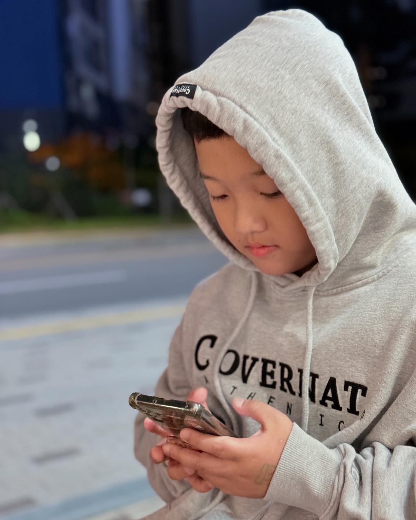어느새 이만큼 커서 엄마옷 같이 입는 어린이가 되었네!
건강하게 커주는 것만으로도 감사할 일인데..
아침 등굣길 울려 보낸거 미안해..
우리 더 잘해보자!

#계모처럼소리질러미안해#넌누가봐도내아들이야