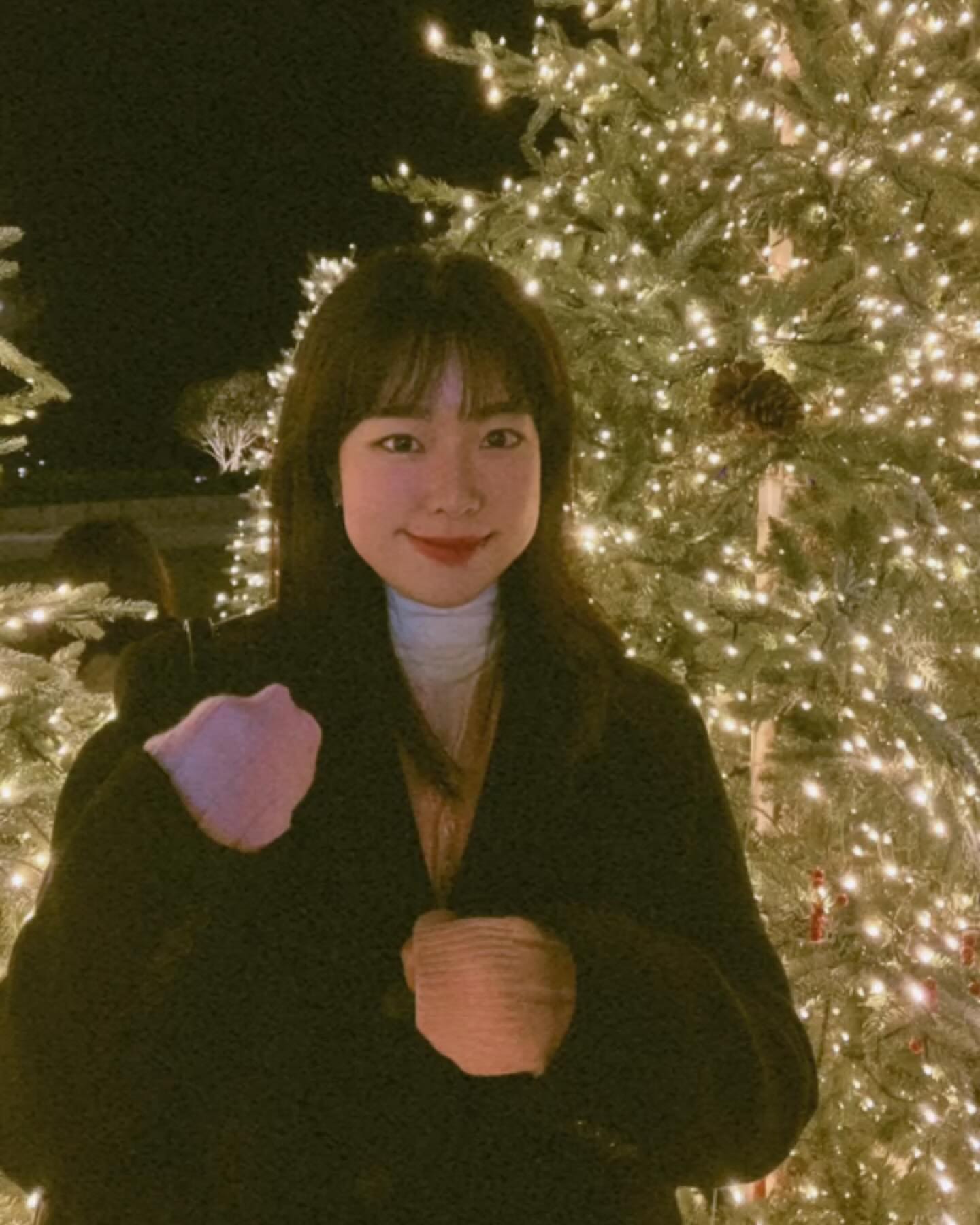 씨익🎄
내년에는 꼭..!
크리스마스 하루종일 같이 보내자 기호얌😚

(울엄마 또 눈감음)