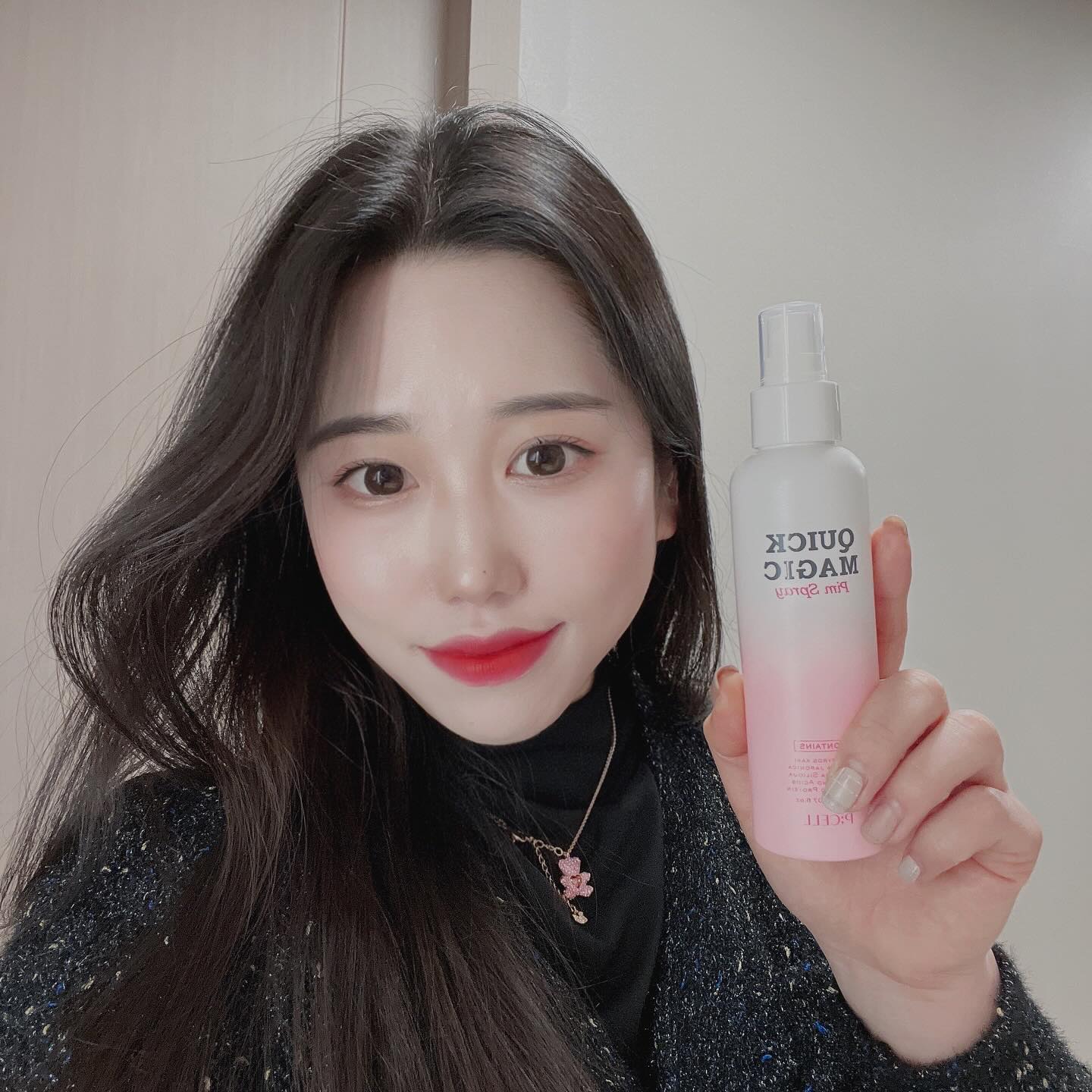 #협찬 pcell_official 
.
.
🩷고데기 & 드라이기 사용으로 머릿결이 상한분들에게 추천
🩷푸석한 머릿결에 추천
.
🫶🏻사용해보니 좋은 향이 하루종일 나더라구요🤭👍🏻
혼자서 간편하게 사용 가능하고, 손에 묻지 않는 스프레이 형태라 좋았고, 풍부한 담백질과 수분이 머릿결에 도움되는게 느껴졌어요◡̈ 
#피셀 #PCELL #헤어스프레이 #매직스프레이 #퀵매직스프레이 #퀵매직 #손상모관리 #헤어퍼퓸 #sel ca #selfie