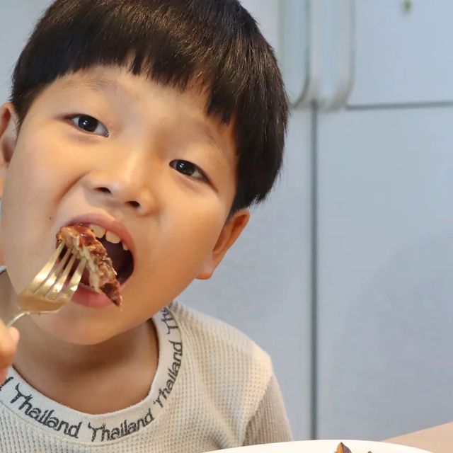 데일리쩡쓰 on Instagram: "#광고 @nangmanfood_official 번거로운 훈연과정이 필요한 바베큐를 집에서 중탕으로 간편하게 즐길 수 있는 낭만밥상 라라텍사스바베큐🍖 요리 초보자도 충분히 조리할