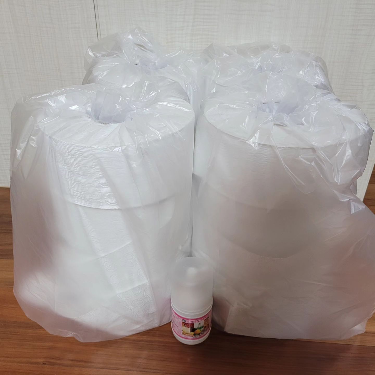 부산 공장직영으로 좋은화장지를 유통과정 빼고 착한 가격으로 판매하는 안나닷컴 스토어에서 점보롤화장지와 그린피스 방향제, 두루마리휴지를 주문했는데요.
가격도 착하고 양도 많고 질도 좋네요~ ㅎㅎ
요즘같이 고물가시대에는 이렇게 가성비가 좋은 곳들이 갑인듯 합니다!

##안나닷컴 #점보롤화장지