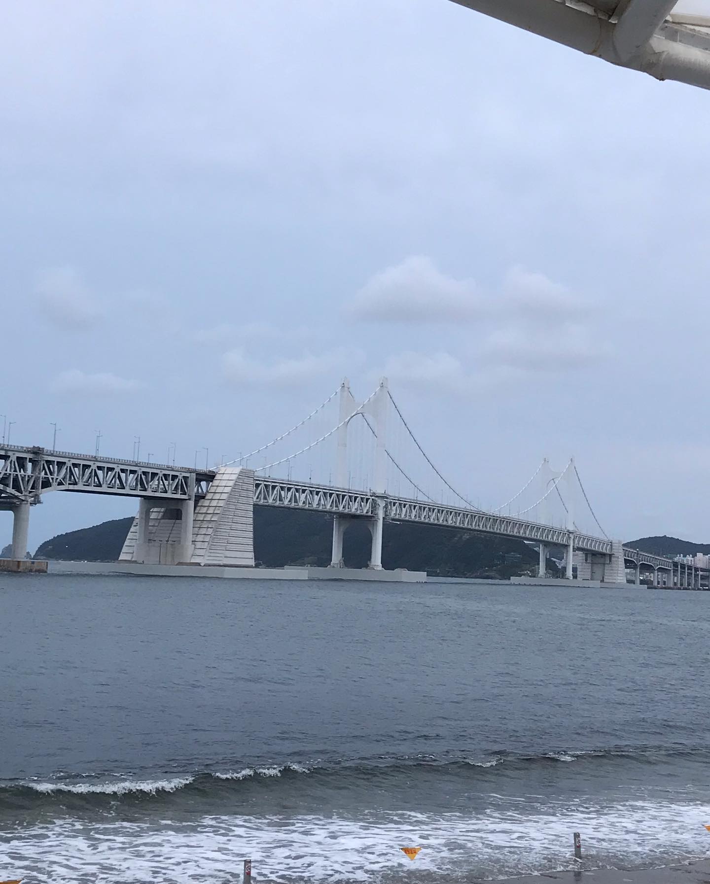 지난달 부산 여행⭐️
해운대와 광안리
우리가 갔을 때는 추웠는데, 지금은 덥겠지?
벌써 그립구나.. 또 가고 싶당😭
.
.
.
.
.
.
.
.
.
.
.
.
.
.
#부산여행 #해운대 #광안리 #부산역 #일상 #소통 #데일리 #선팔 #맞팔 #좋아요 #반사 #광안대교 #해운대광장 #여행