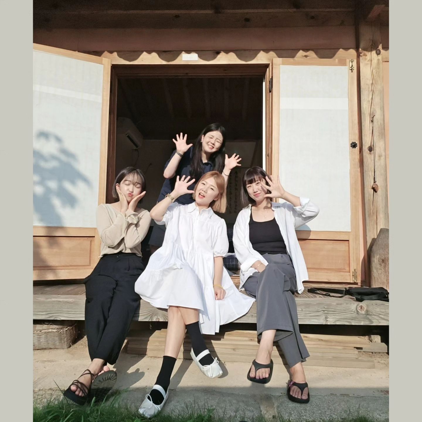 🌞옹 효 담 쏘🌞

.
.
.
.
.
.

#경주 #황리단길 #1박2일 #여행 #셀피 #셀피그램 #얼스타그램 #셀카 #오오티디 #셀기꾼 #ootd #셀스타그램 #daily #데일리 #선팔 #맞팔 #일상 #맞팔해요 #일상소통 #일상그램 #소통 #소통해요
